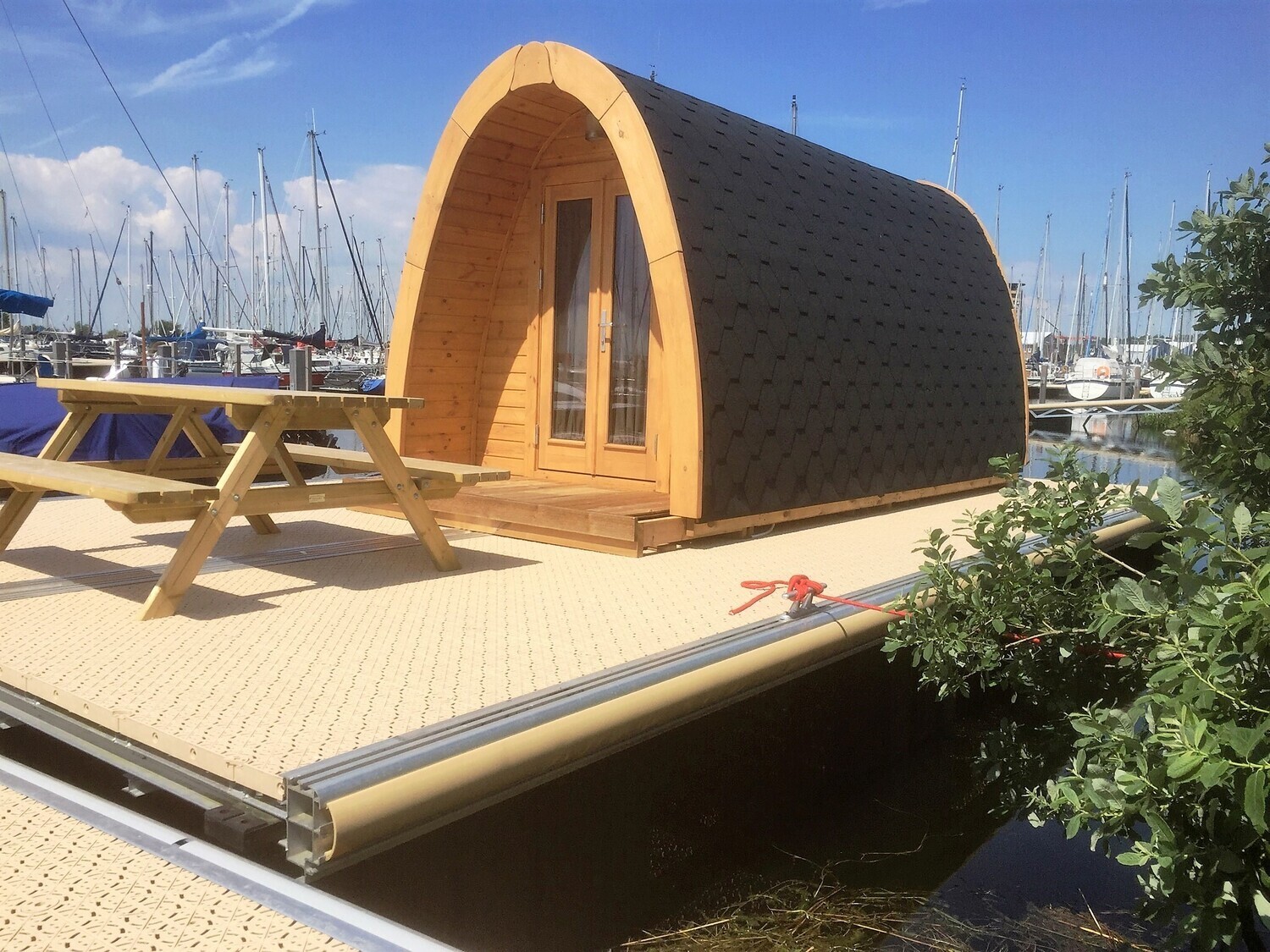 Isolierter Luxus Camping Pod 2,4 x 4,0 Meter