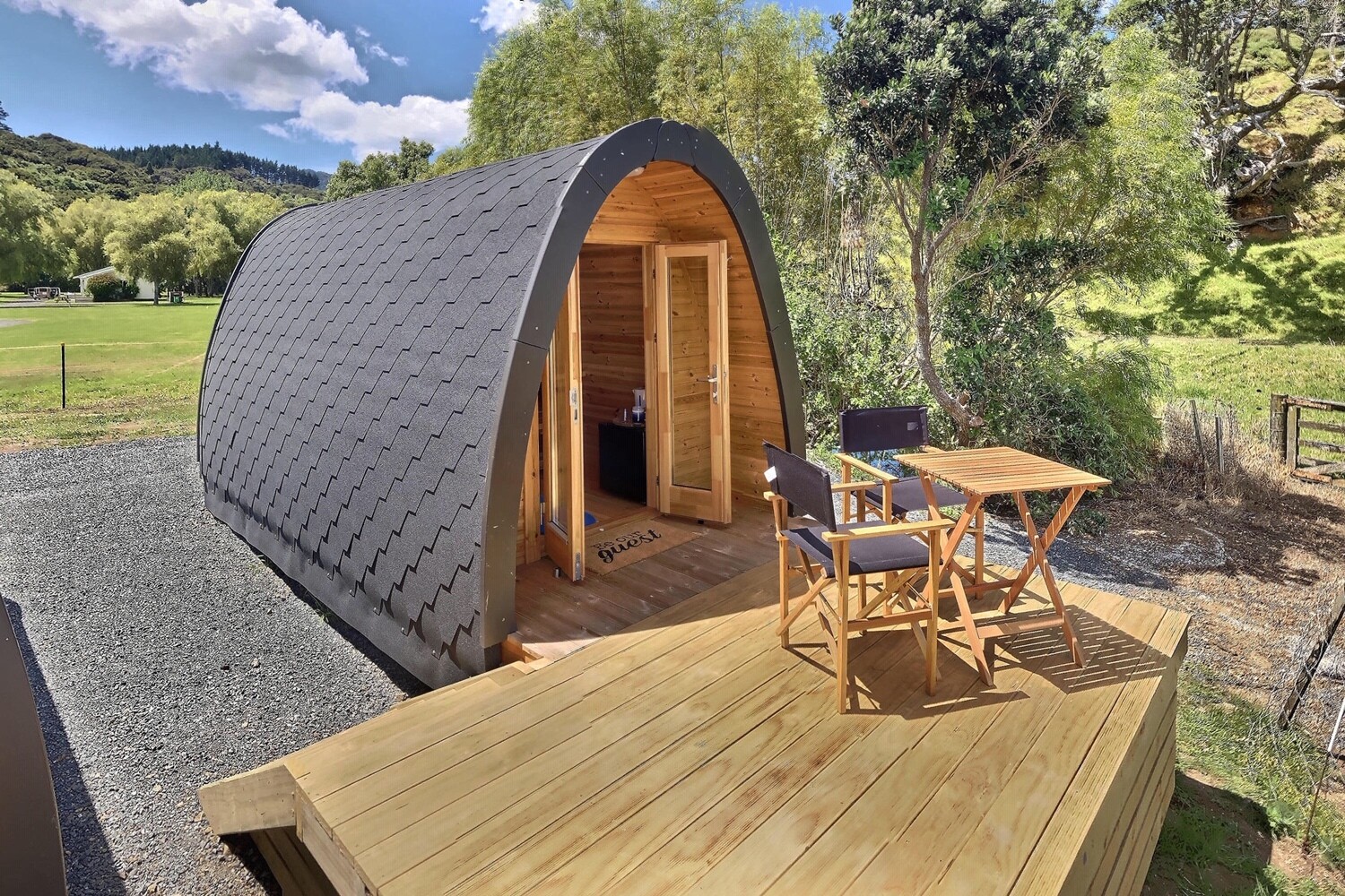 Isolierter Luxus Camping Pod 2,4 x 3,0 Meter
