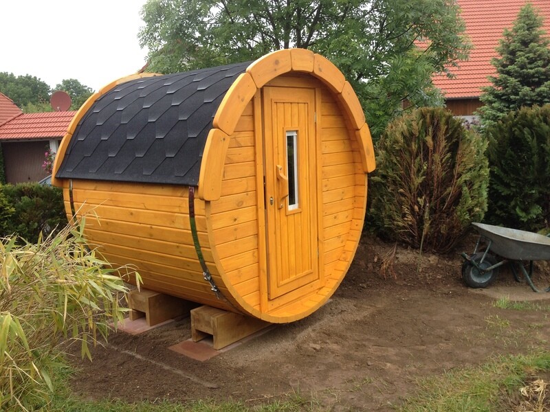 Saunafass 1.7 m x 1.97 m in Kiefernholz , fertig montiert mit Elektroofen 8KW