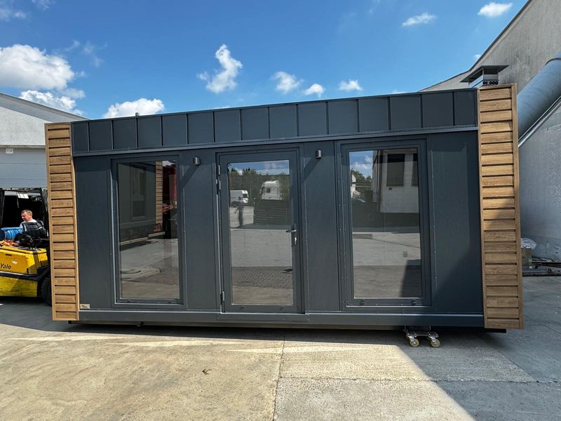 Container 2.5 m x 4.0  m