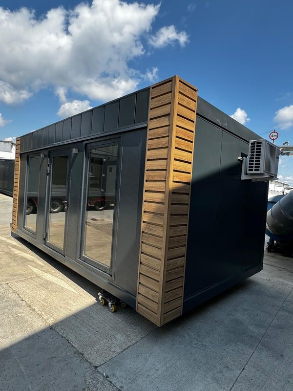 Container 2.5 m x 4.0 m