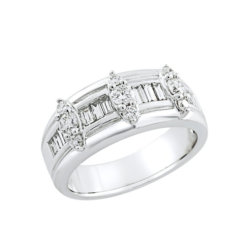 Diamond Ring in 18K White Gold