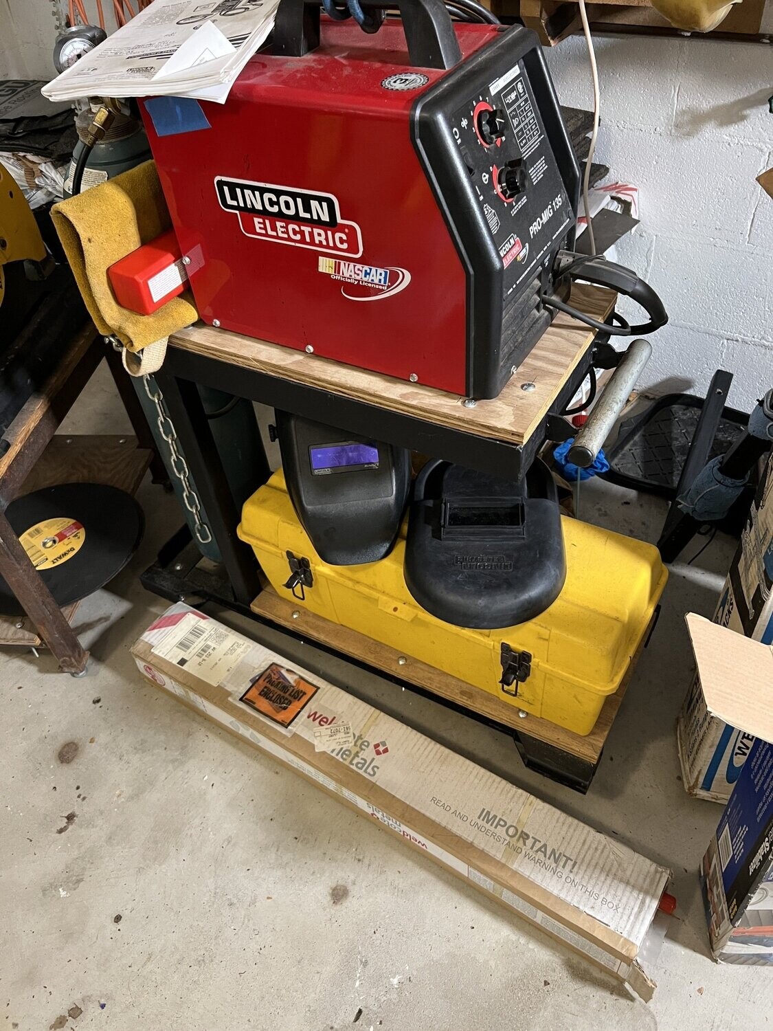 Lincoln electric promig 135 welder with cart, attachments, variety of