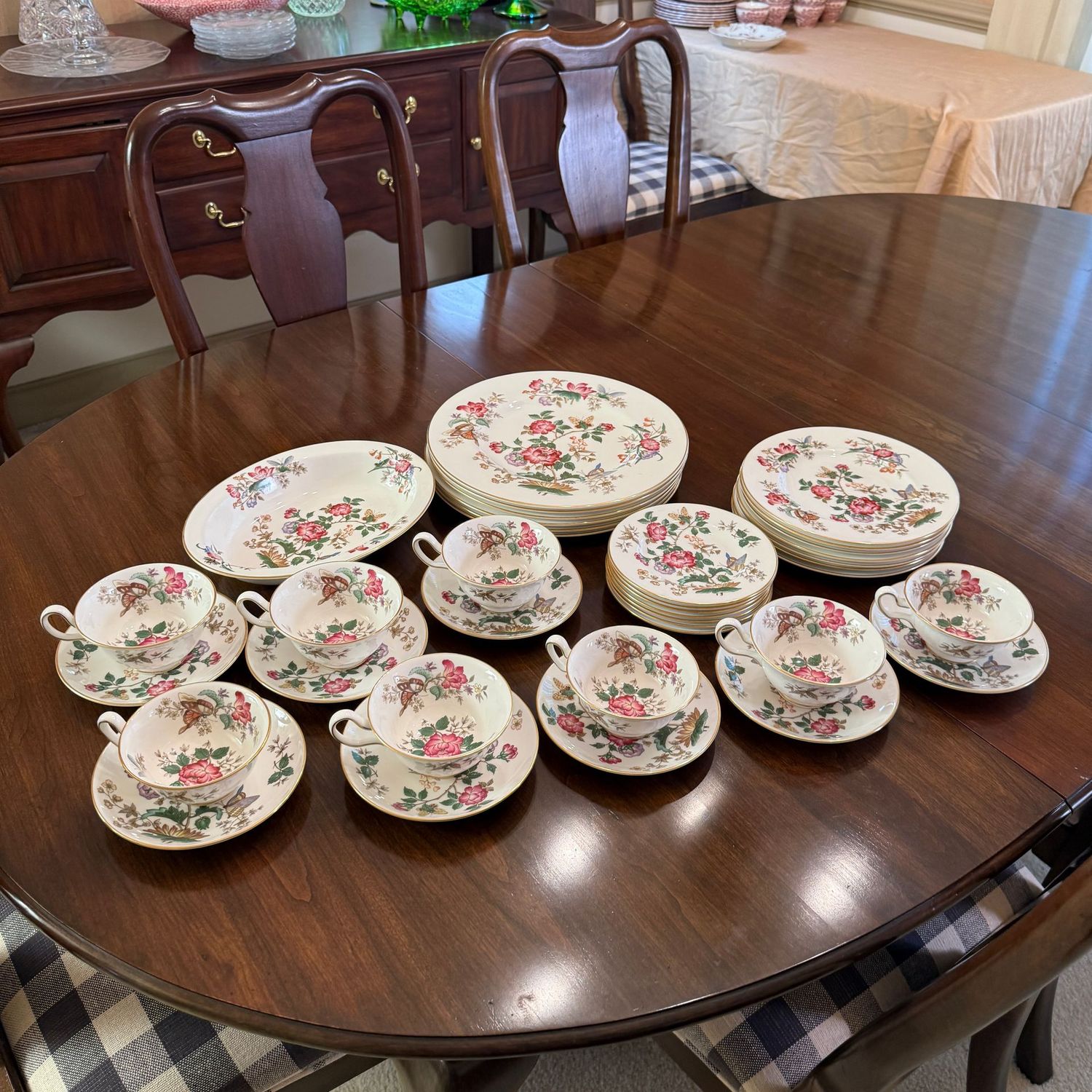 Wedgewood bone china set, Charnwood pattern service for 6 with extra pieces