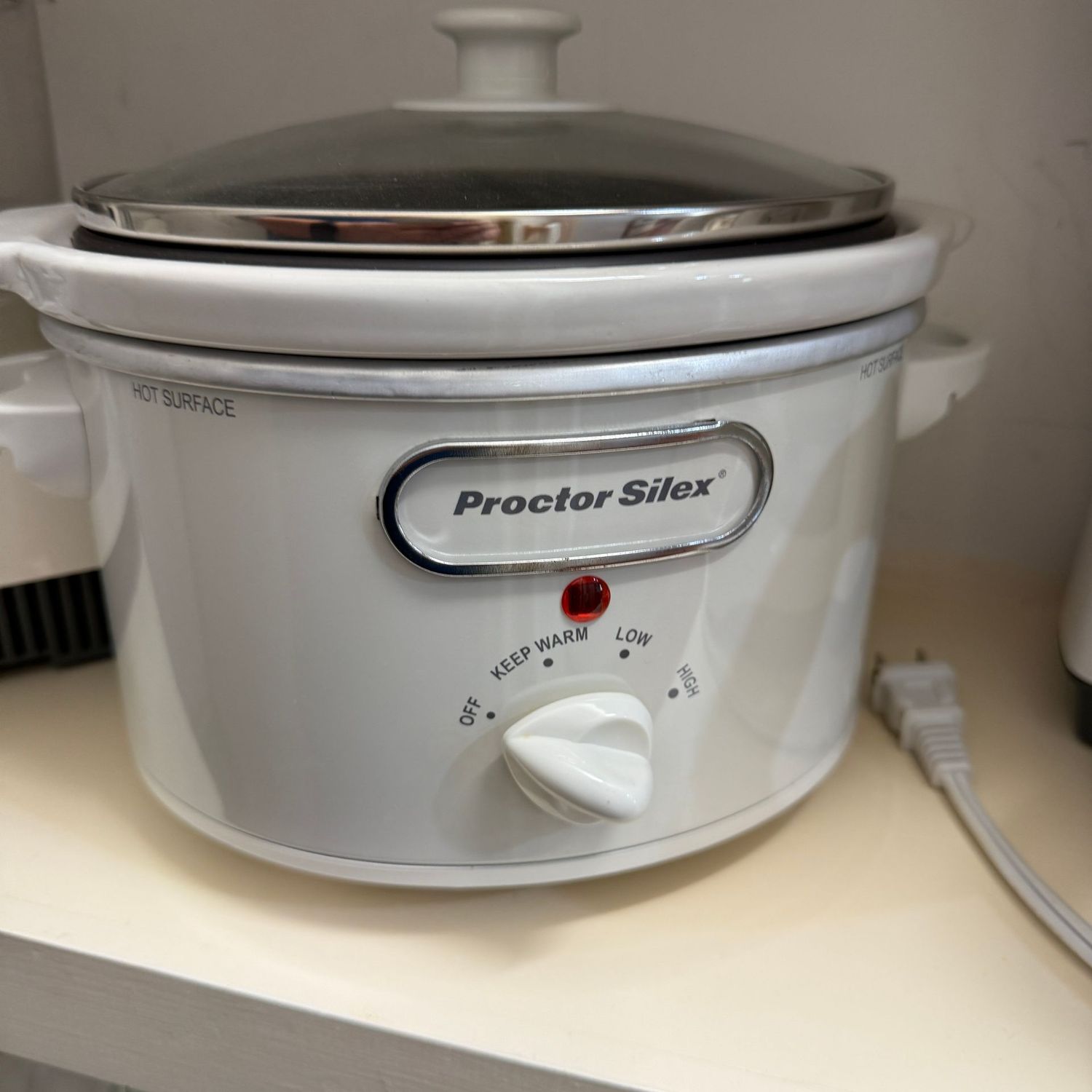 Small Proctor Silex oval crockpot 8"W