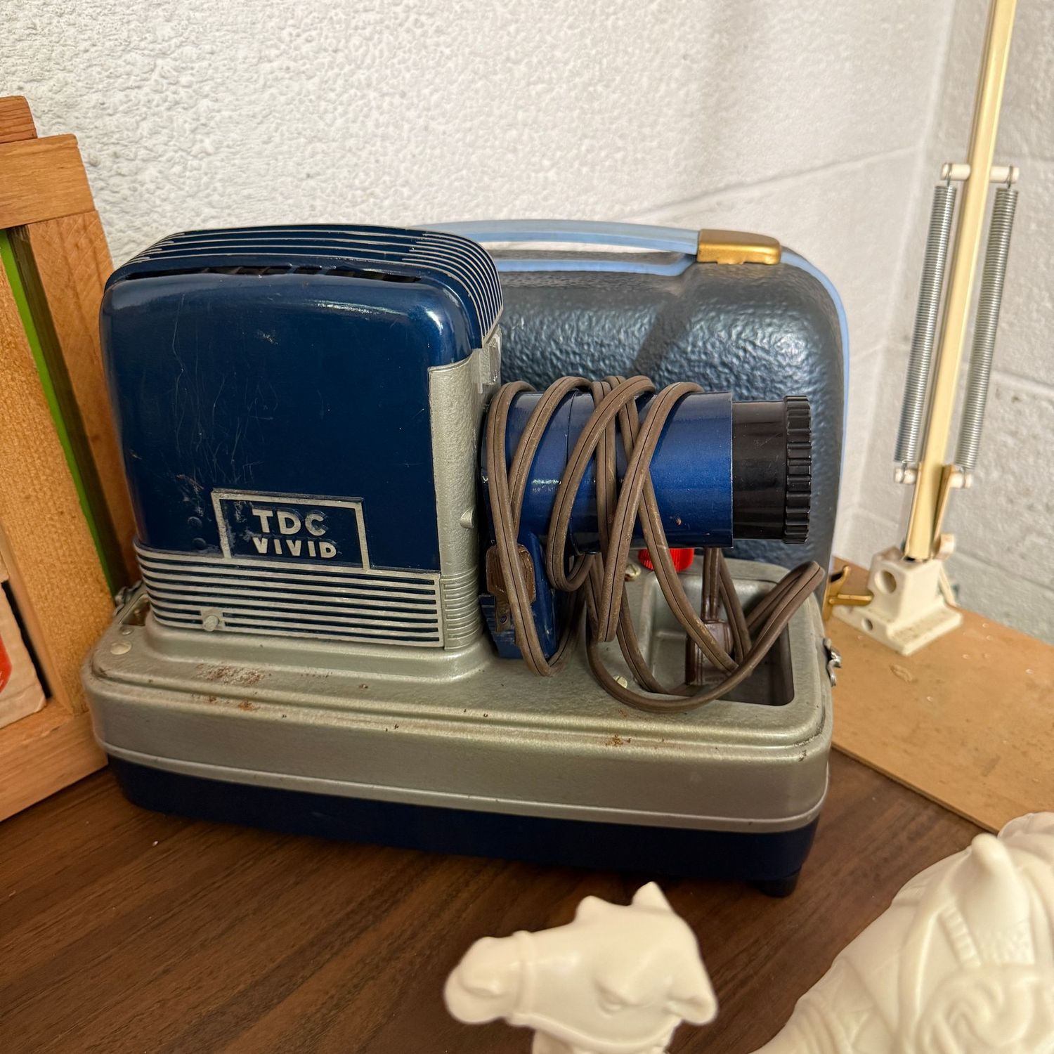 Blue TDC Vivid slide projector (works on initial test) with case