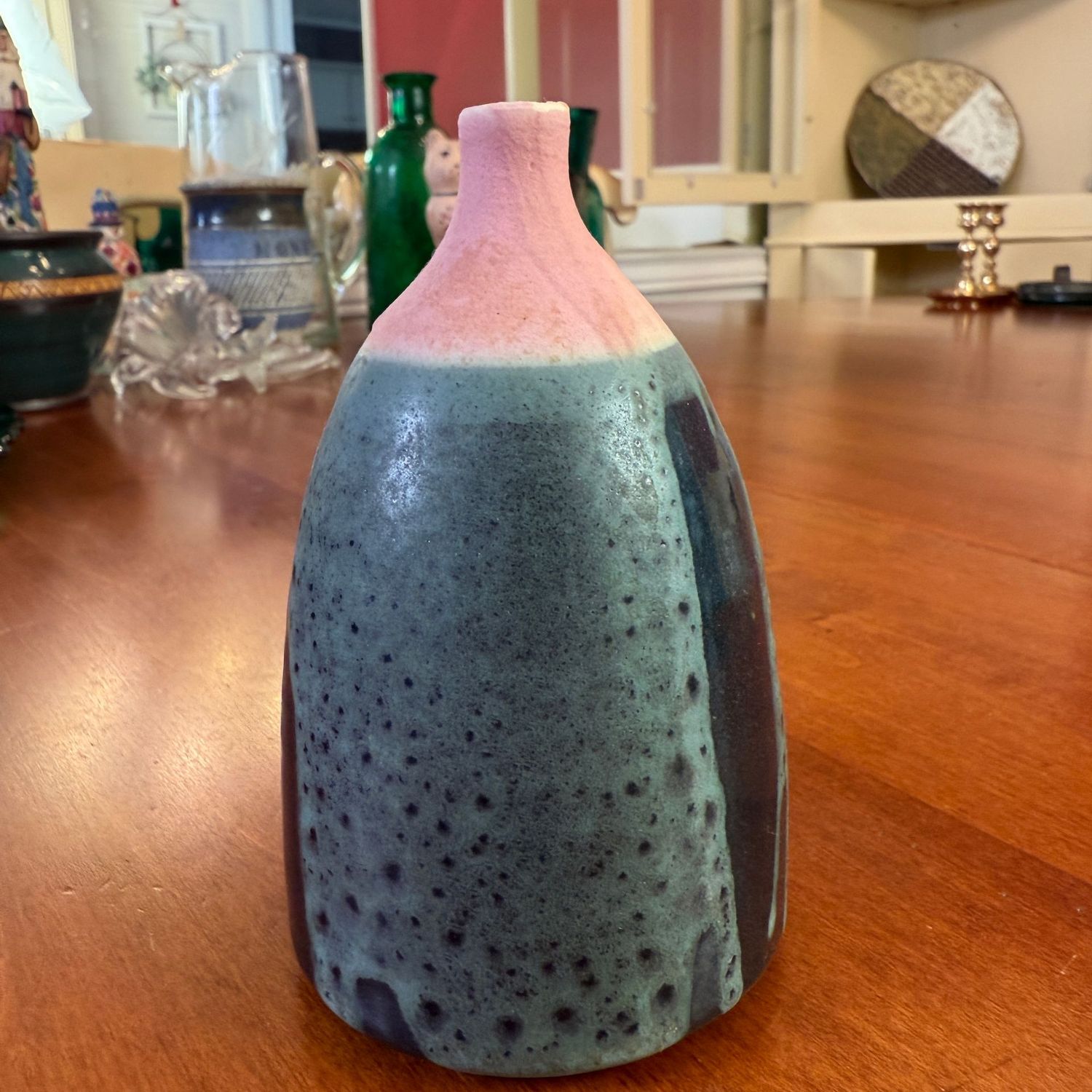Peach and green vase with tapered neck (minor chips on rim) 5"H