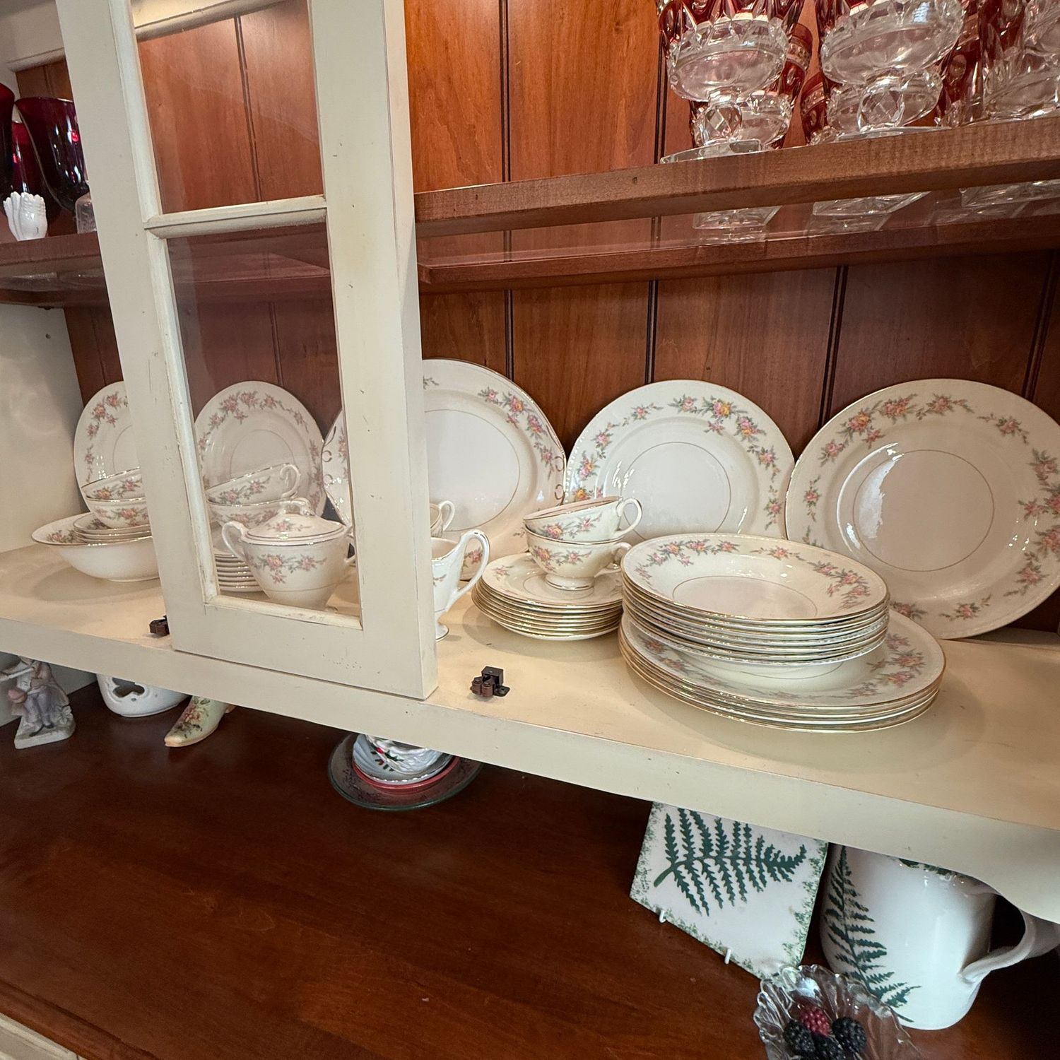 Georgian Egshell by Homer Laughlin china set, overall good condition with mild wear to gold edging