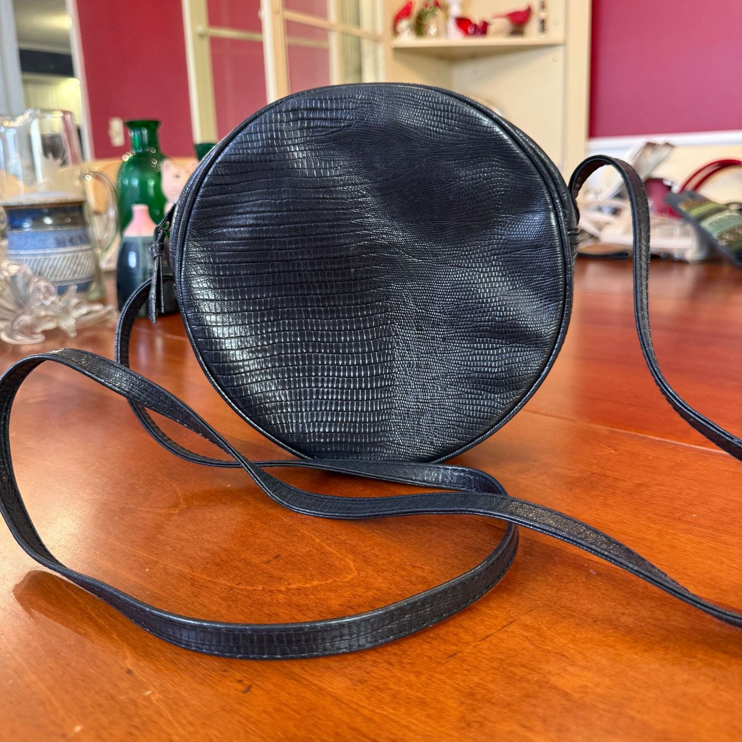 Round Valerie Stevens purse 8"W
