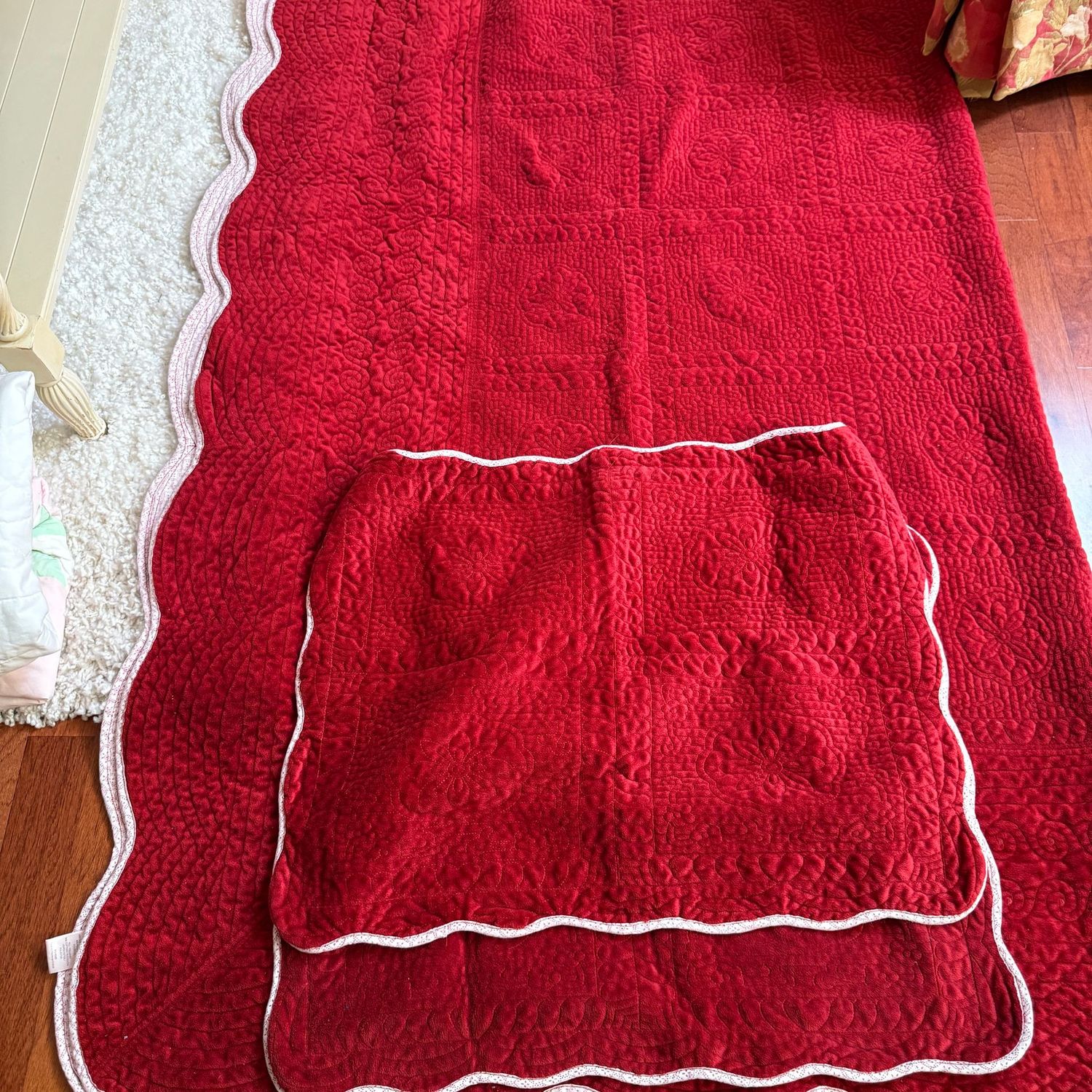 Soft red twin-size Country Living thin quilt with 2 shams (multiple avail.)