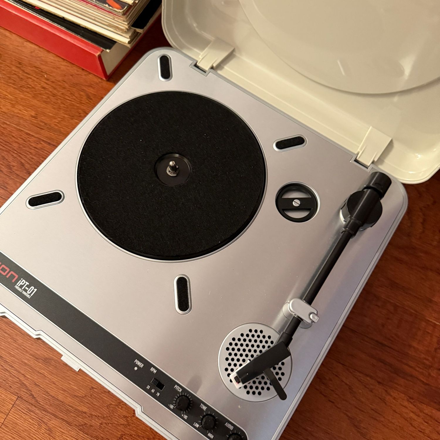 Ion portable record player, appears in good condition, needs an AC 12V power cord