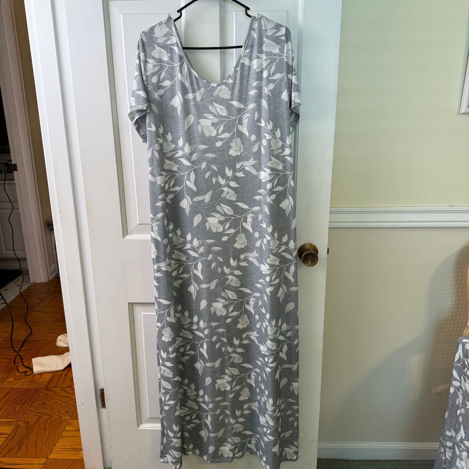 Beyond This Place grey and white floral nightgown/house dress size XL (2 avail.)