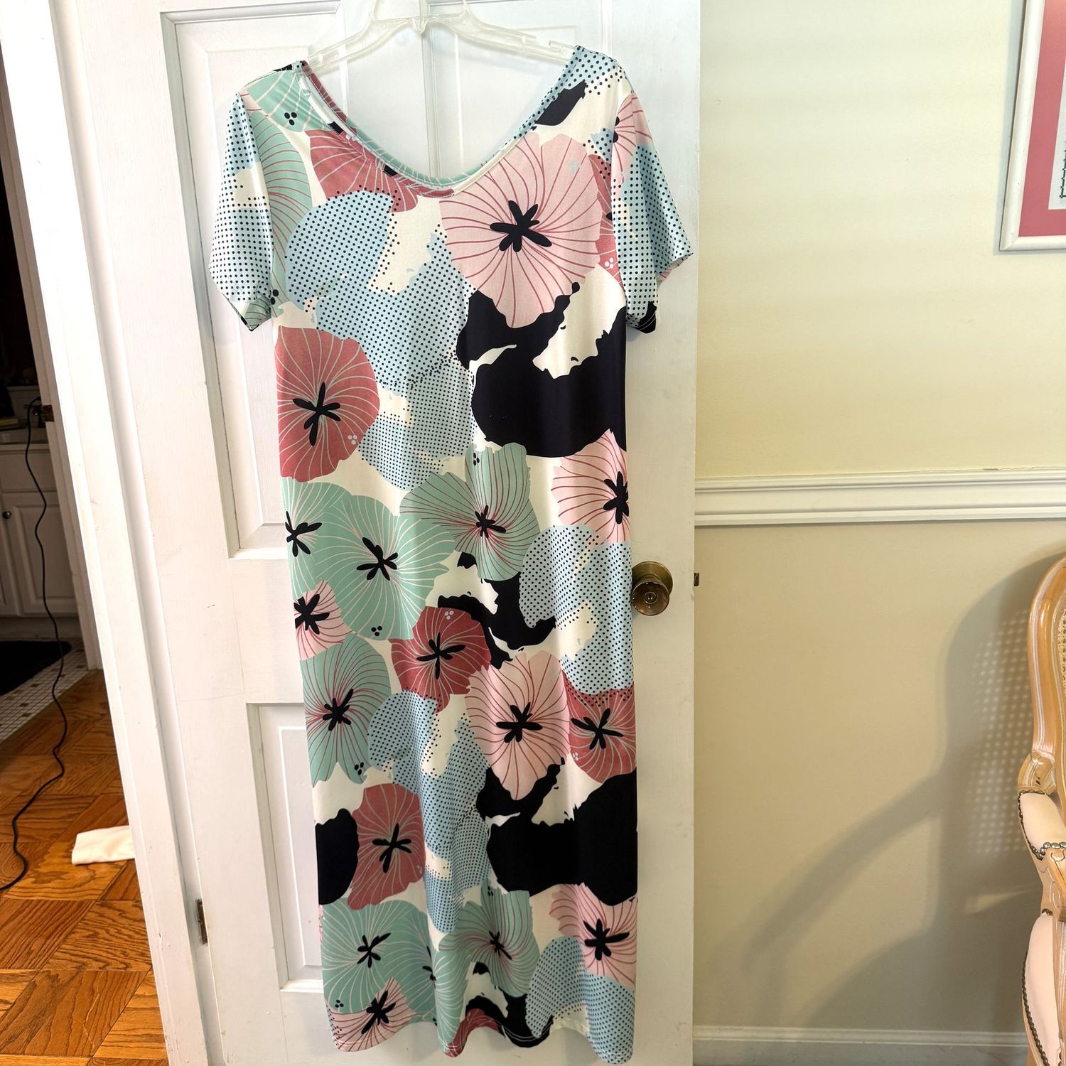 Abstract flower nightgown/house dress size XL