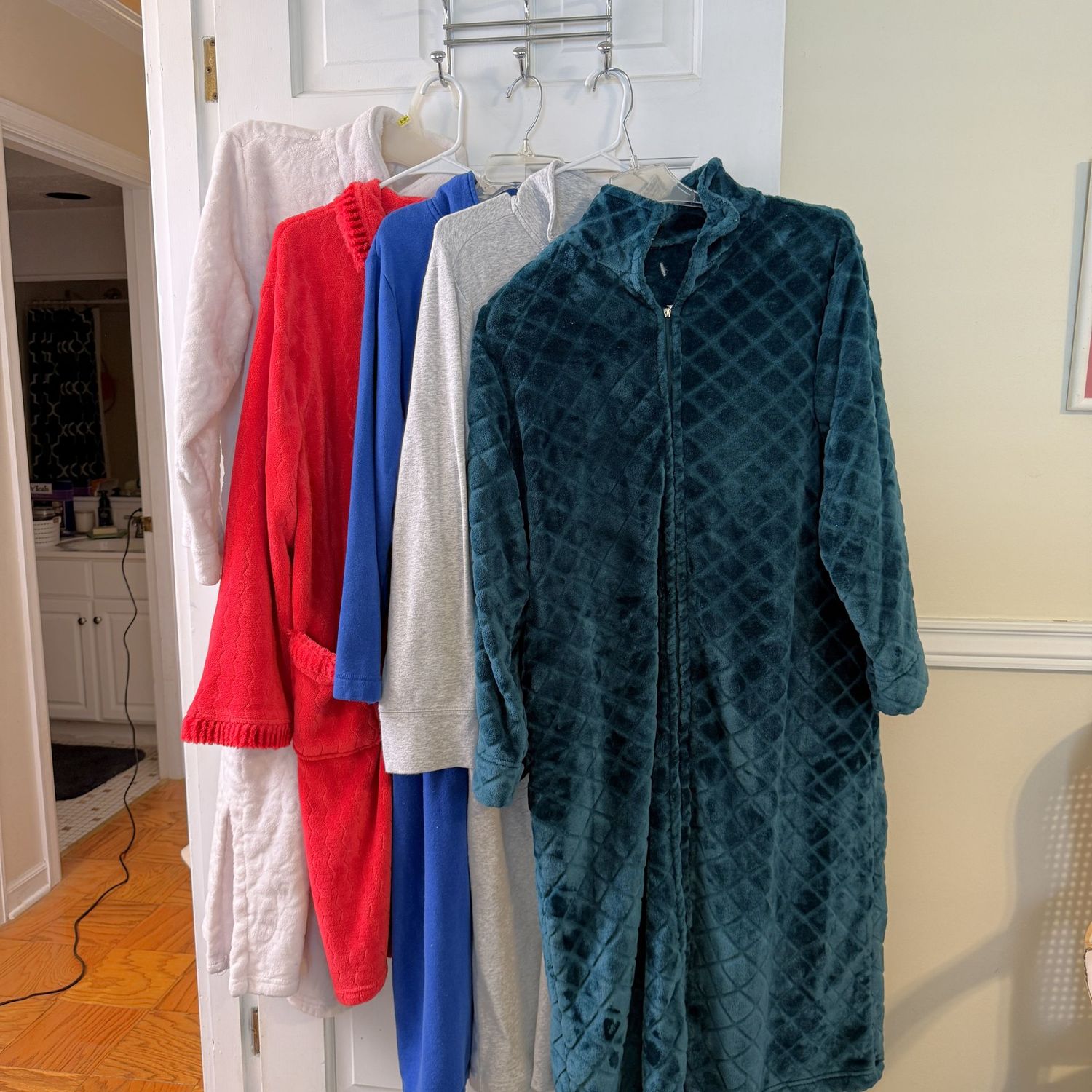 Group of 5 pull-over and zip-up house coats size XL