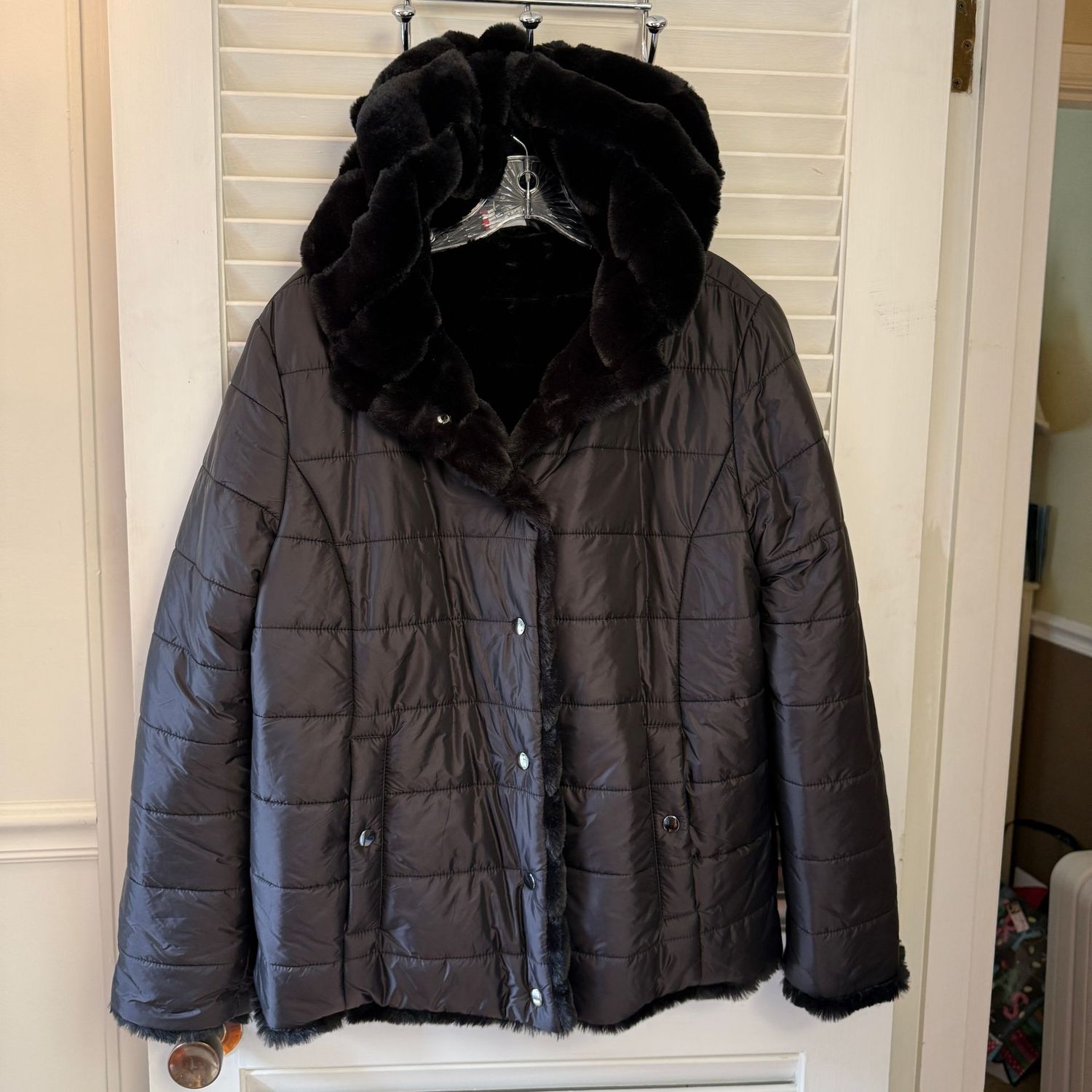 Black quilted Carre Noir winter coat with hood size L