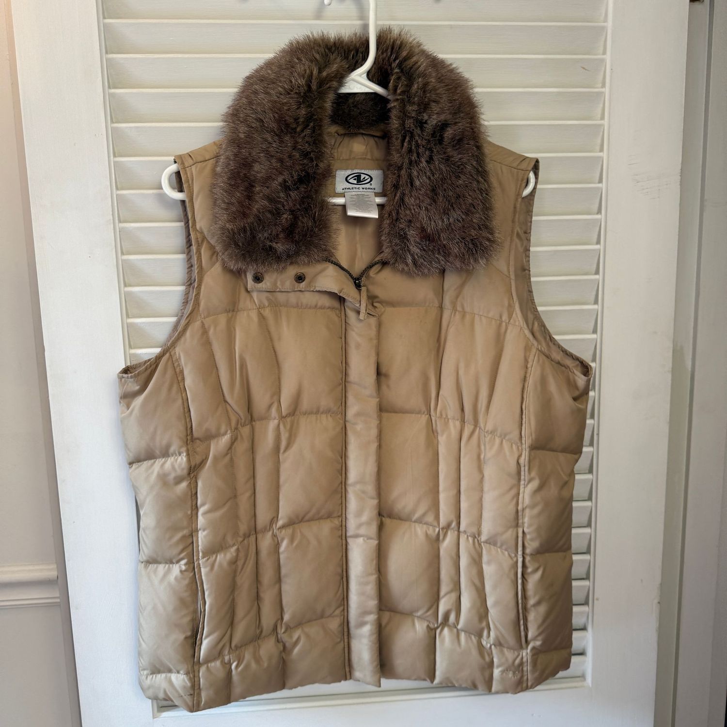 Tan Athletic Works quilted vest with faux fur collar ladie's XL (16/18)