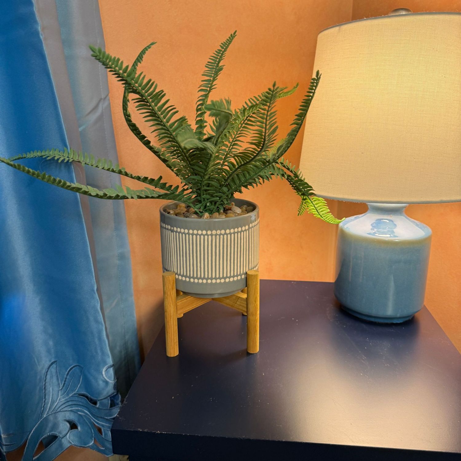 Ceramic planter with faux fern and stand 14"H