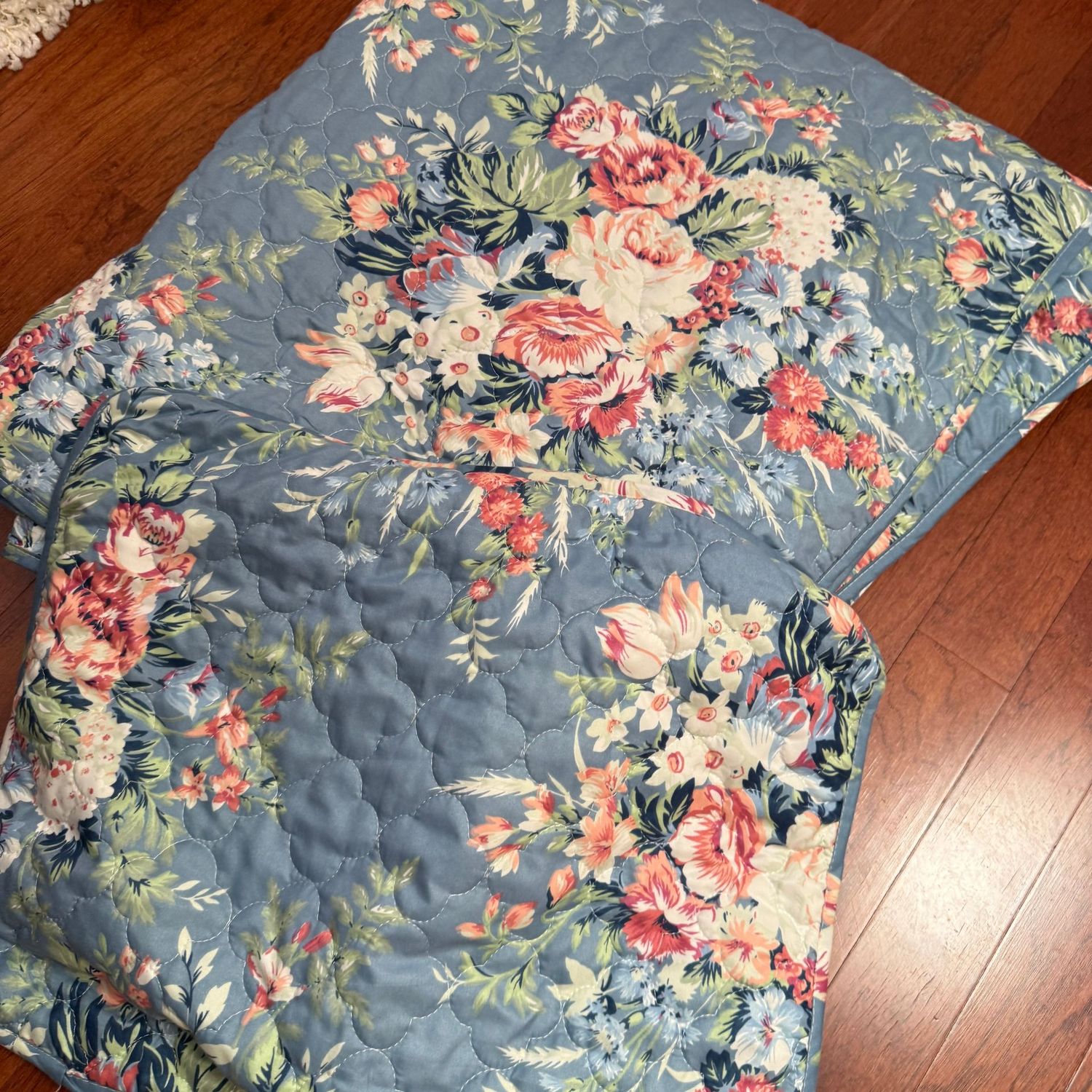 Twin blue floral lightweight quilted bedspread and matching sham