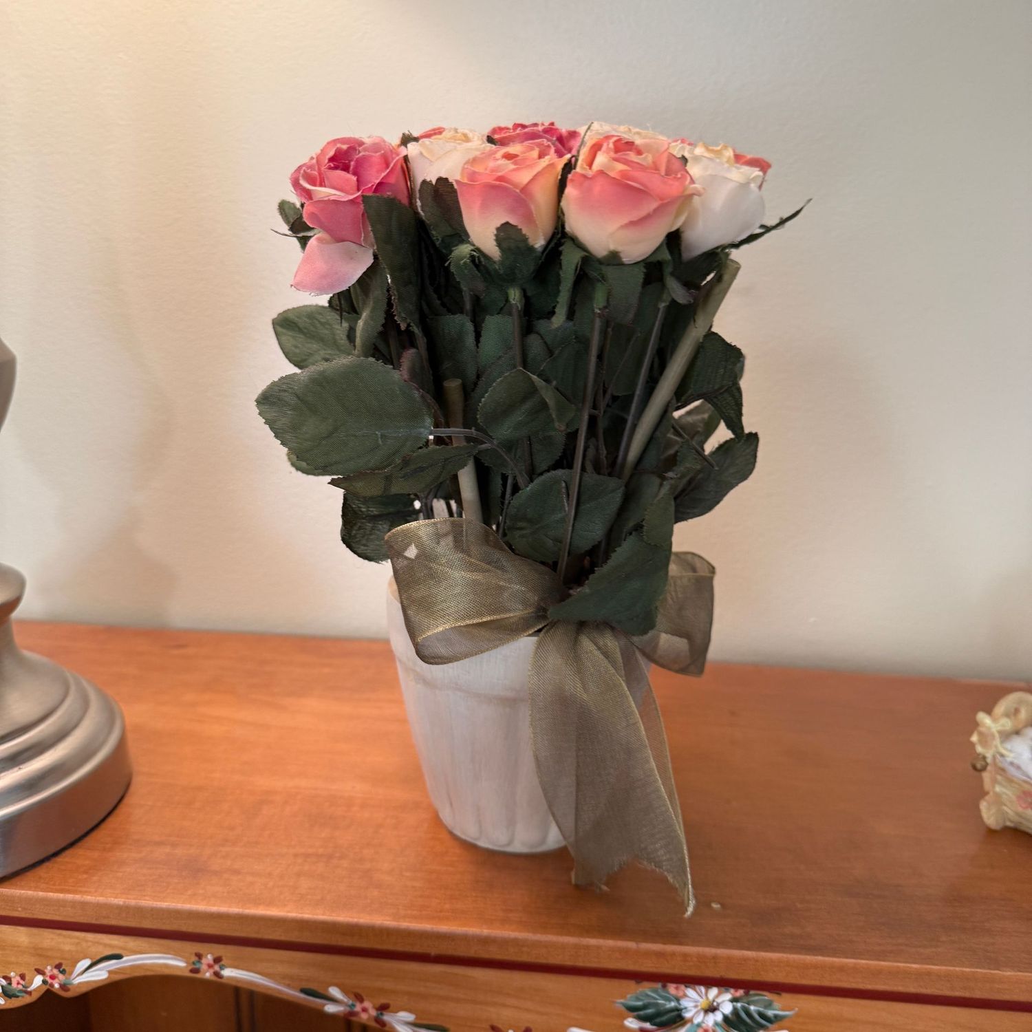 Bouquet of faux roses in small lightweight planter 6"
