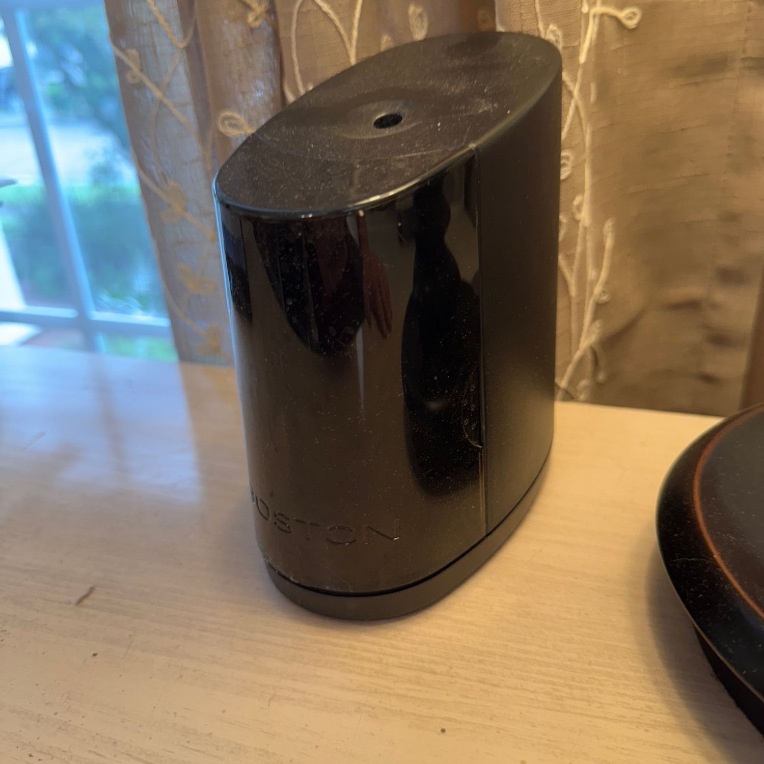 Electric pencil sharpener