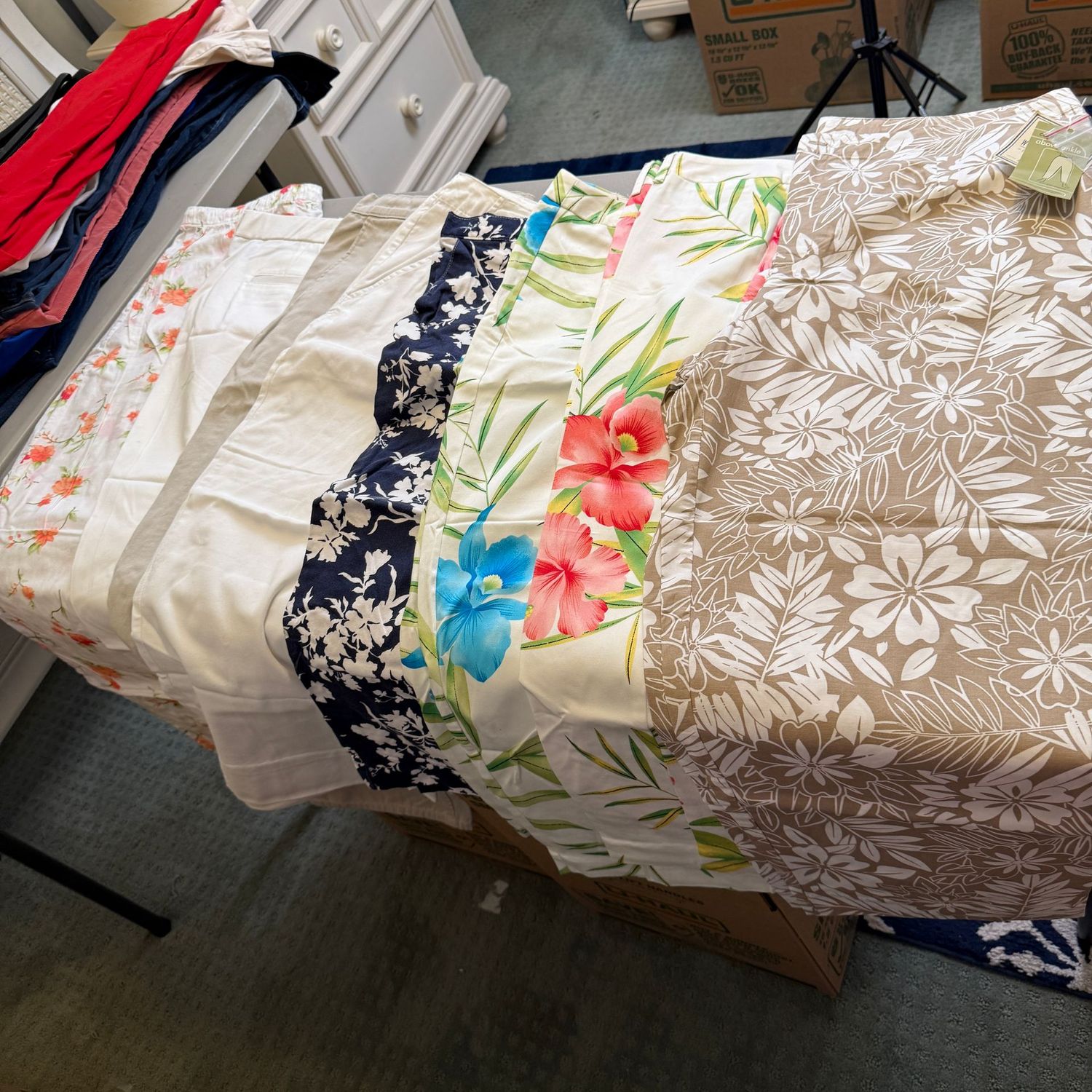 Lot #3 of 8 pair of capri pants size 16-18