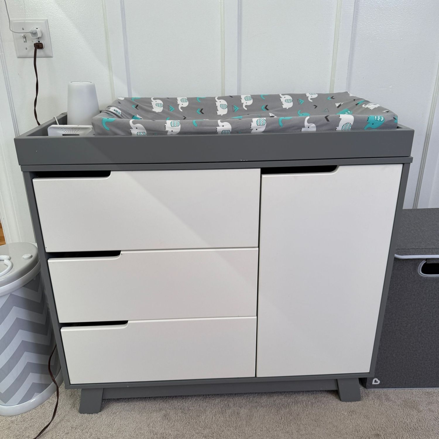 Babyletto Hudson 3-drawer dresser/changing table, nice condition, mild wear 37"H x 19"D x 40"W