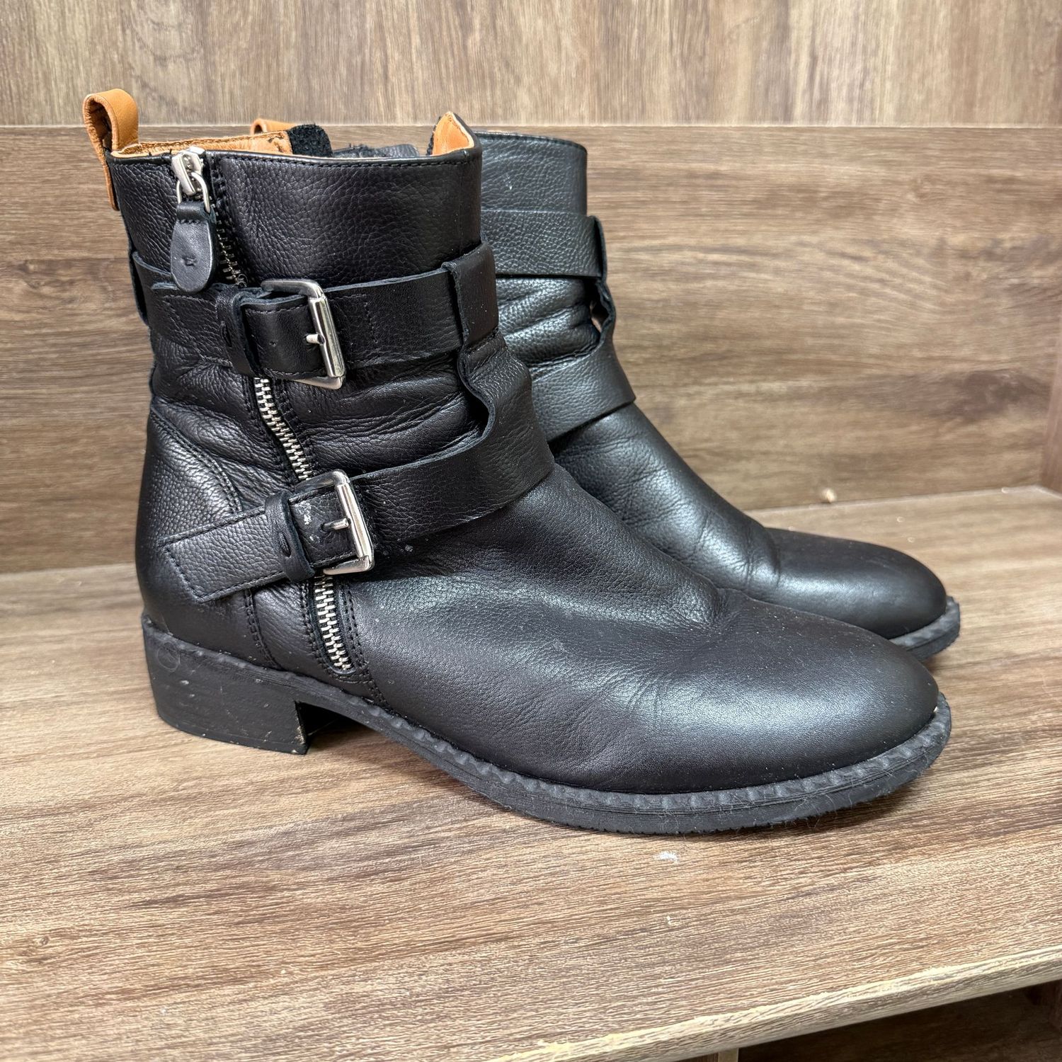 Kenneth Cole Gentle Souls women's size 11 black leather boots, some wear