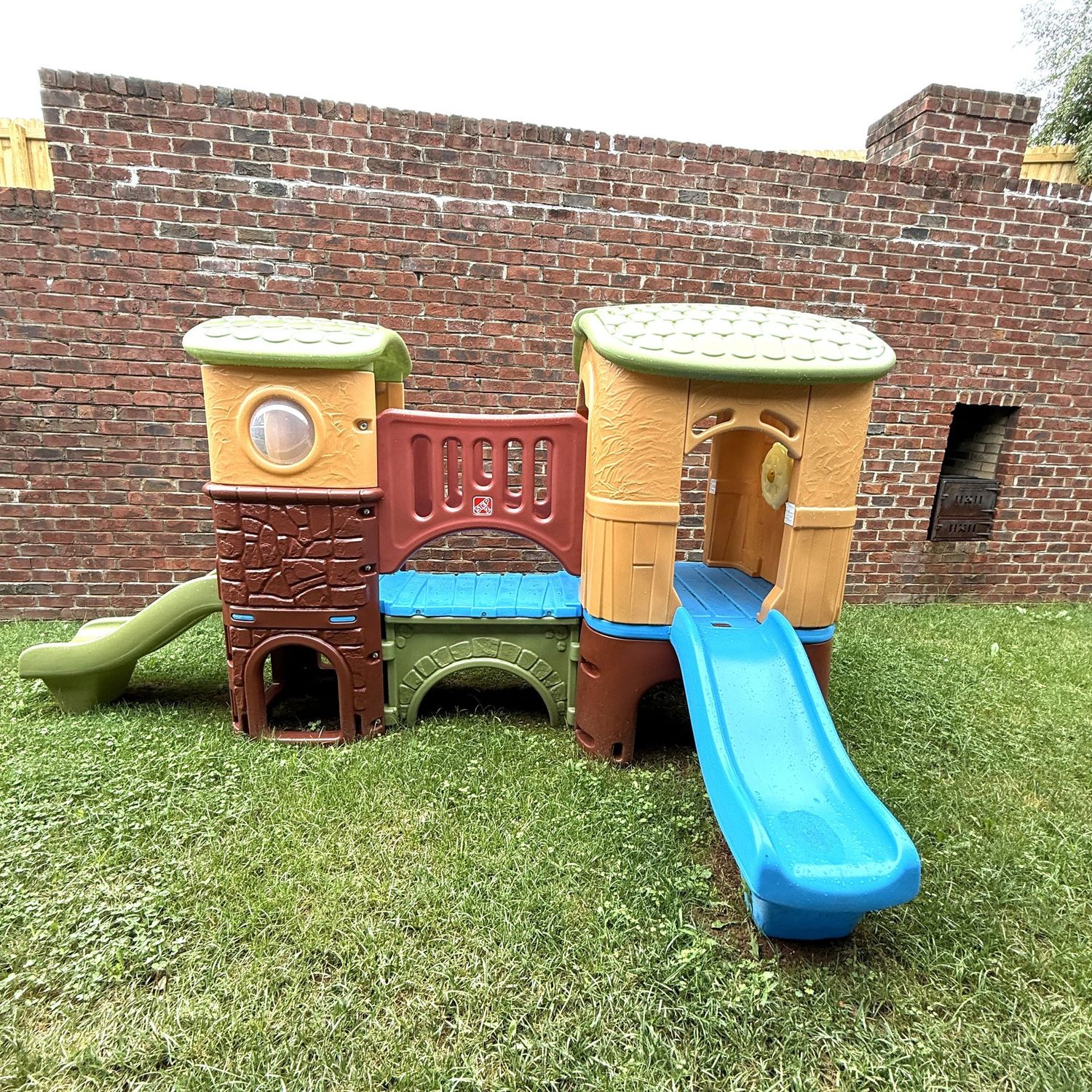Very nice Step 2 Clubhouse Climber, appears to be under 1 year old, 6'H x 7.5"W x 11.5"L
