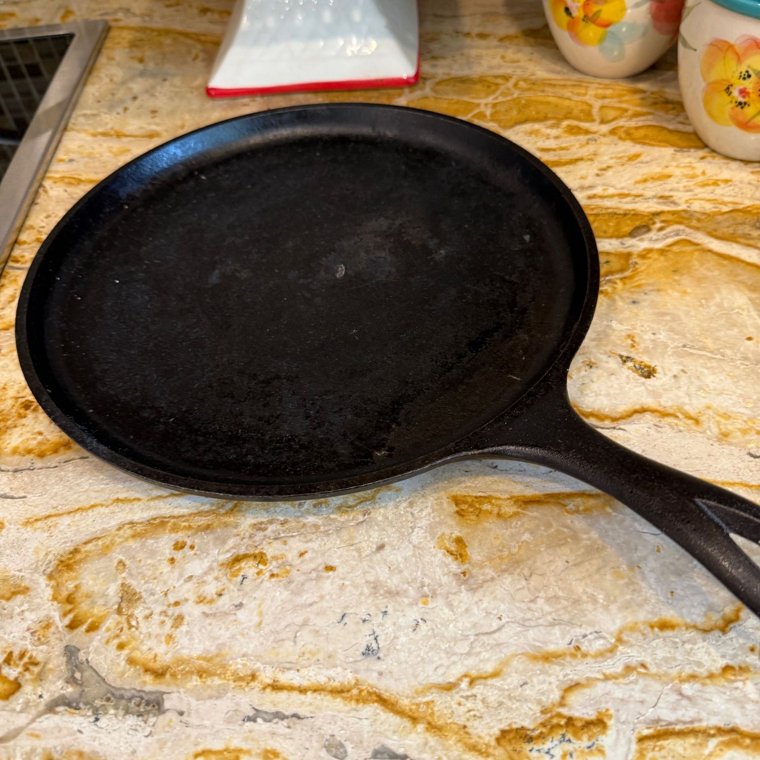 Cracker Barrel cast iron skillet 10"