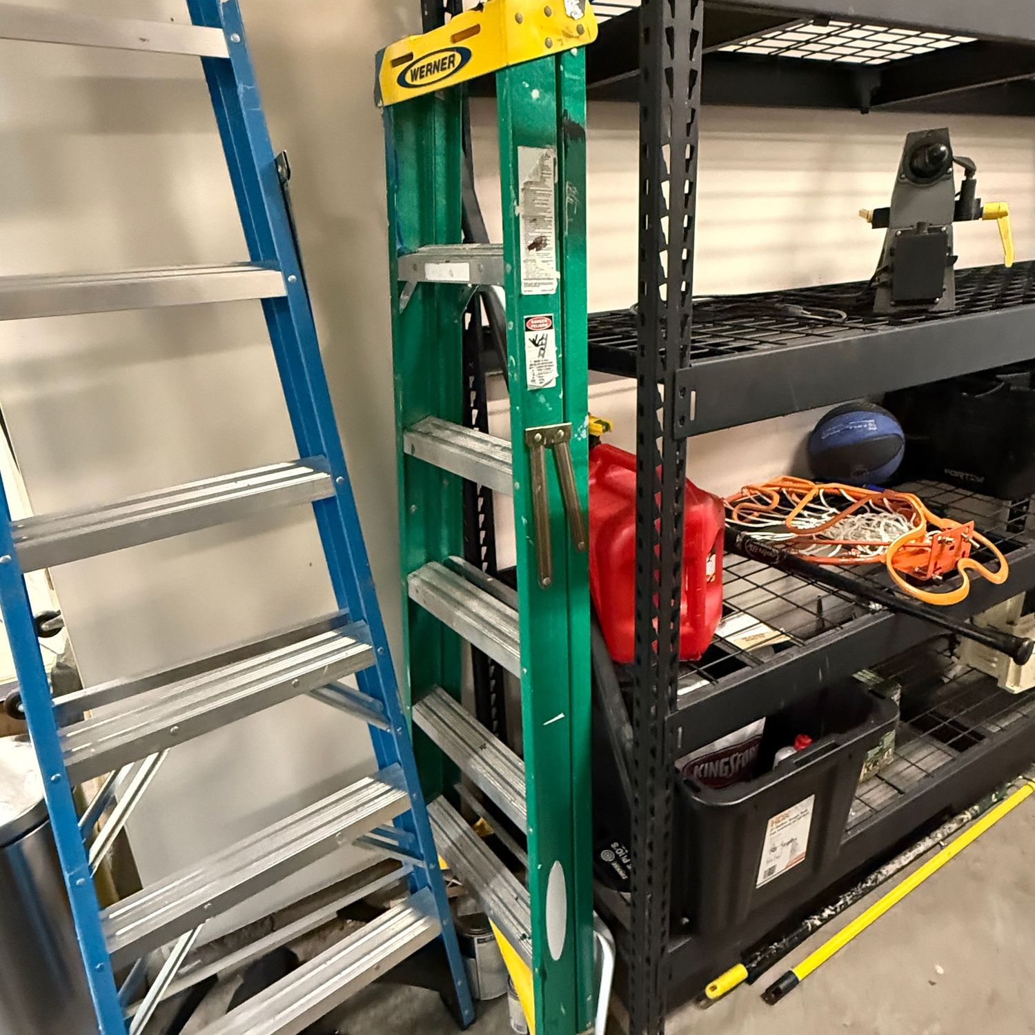Werner 6' fiberglass ladder, nice condition