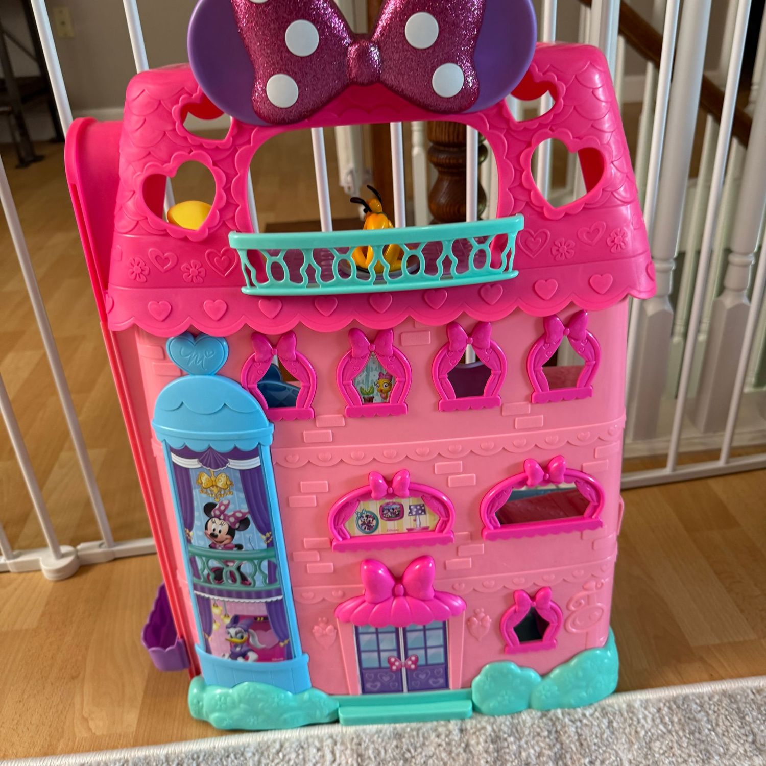 Minnie Mouse play house 20"H