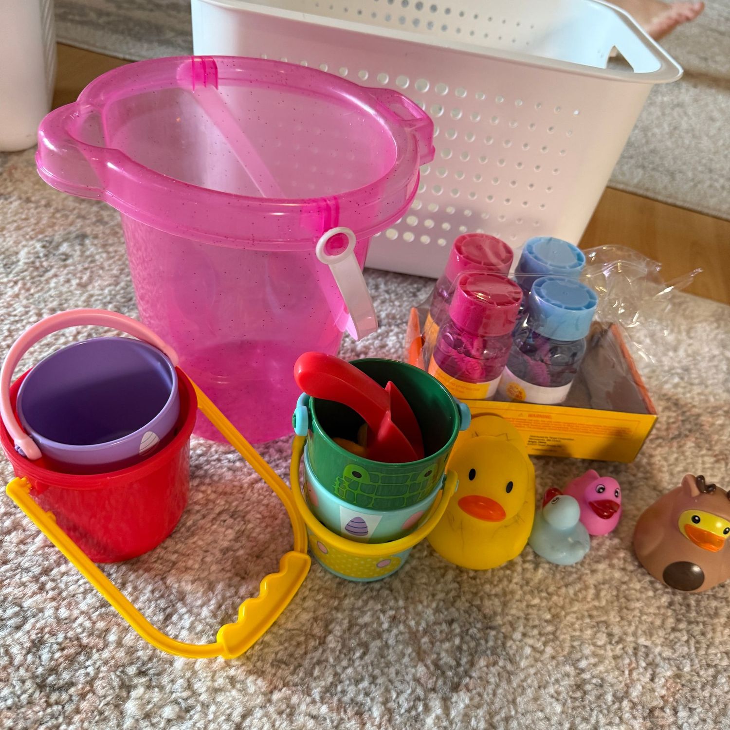 Water fun group with small buckets, bubbles and ducks with small white tote