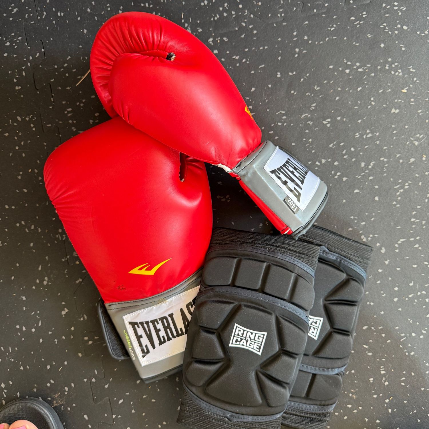 Boxing gloves and ring cage pads, good condition