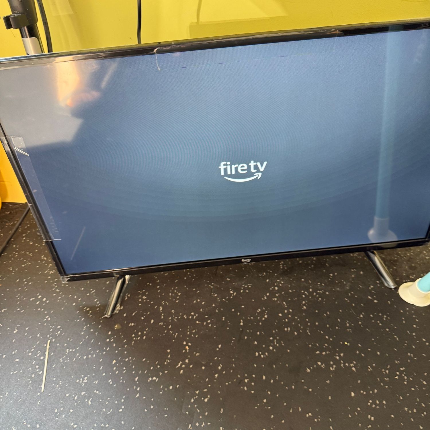 Fire TV with controller 32"