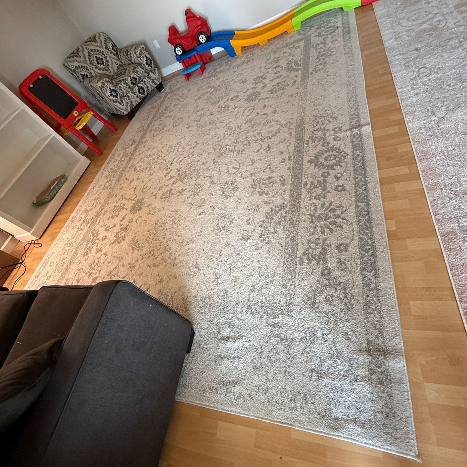 Very large Safaviegh Adirondack 10' x 14' room rug, polypropylene, nice condition (This item is upstaris)