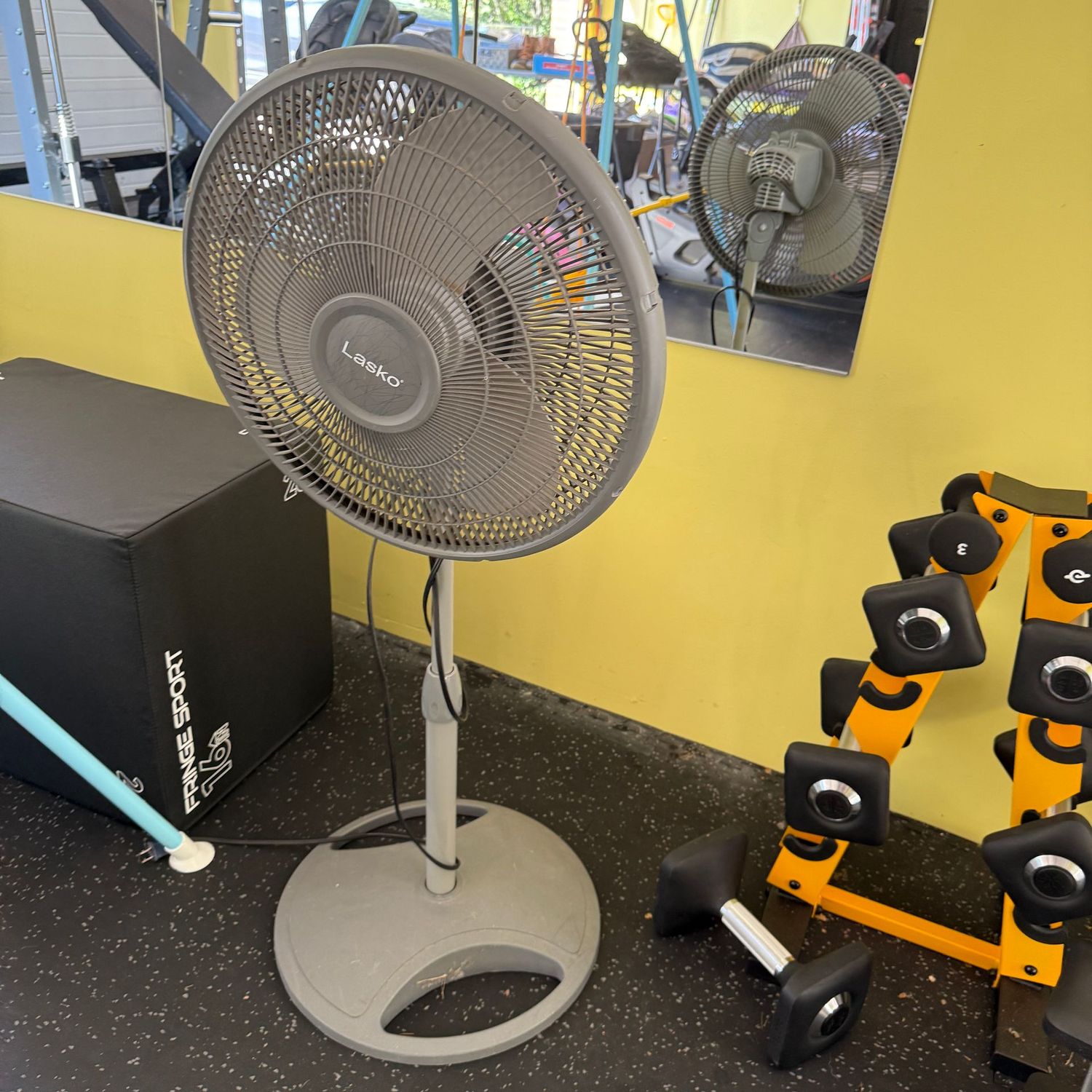 Lasko oscillating floor fan 3.5'H