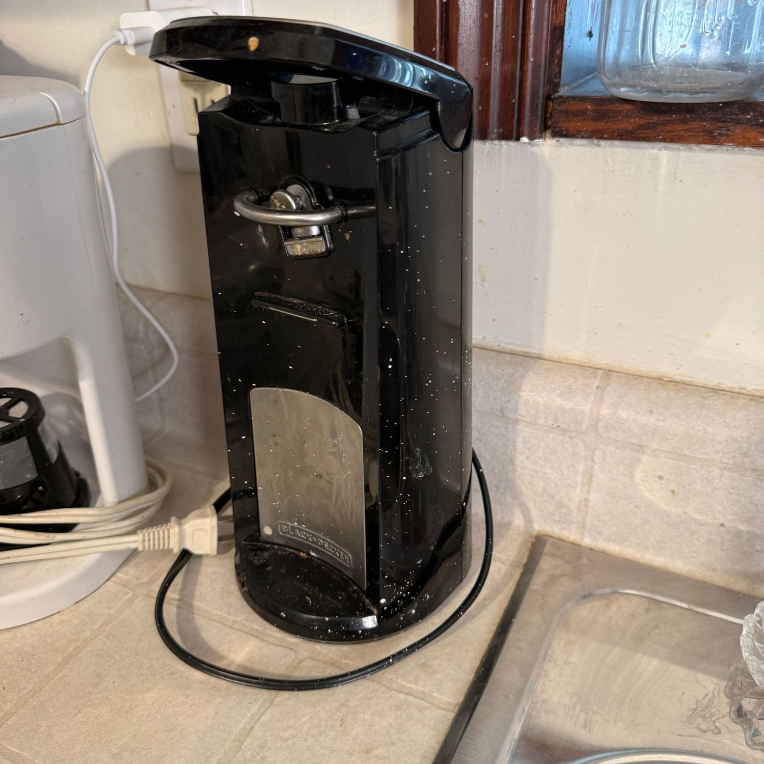 Black & Decker electric can opener, works Black & Decker electric can opener, works