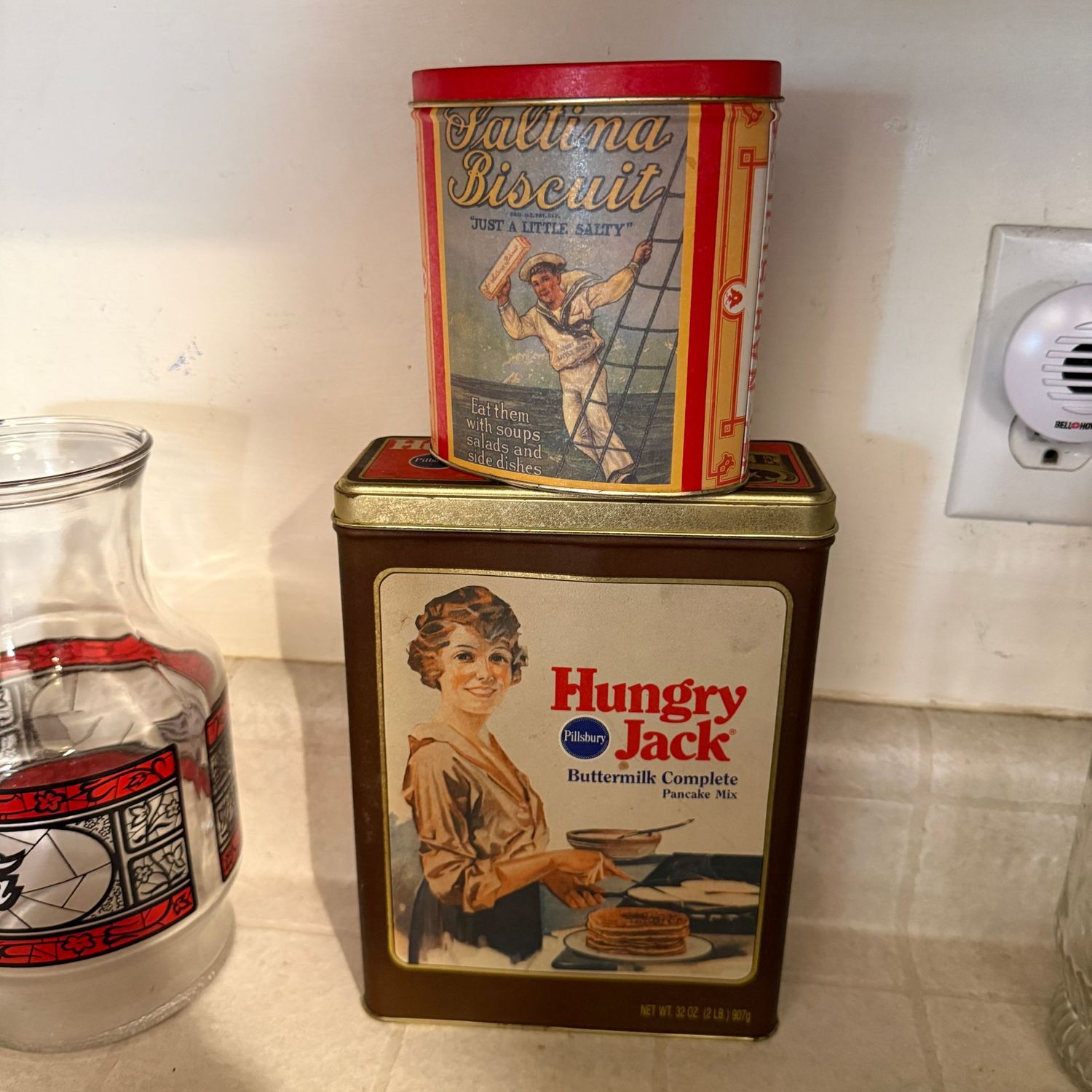 Vintage Saltina Biscuit, and Hungry Jack Biscuit Mix tins Vintage Saltina Biscuit, and Hungry Jack Biscuit Mix tins