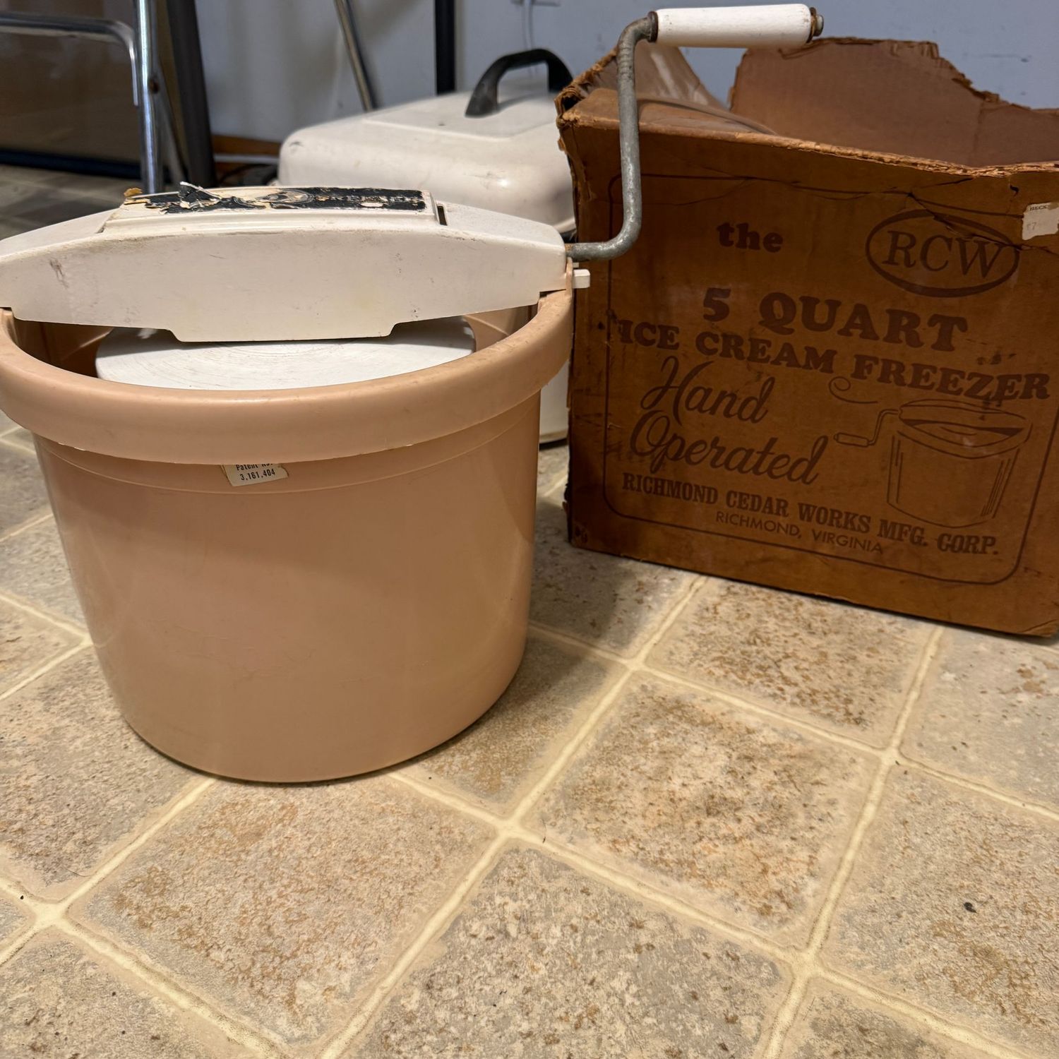 Five-Quart hand-operated ice cream maker, does spin easily, has some wear Five-Quart hand-operated ice cream maker, does spin easily, has some wear