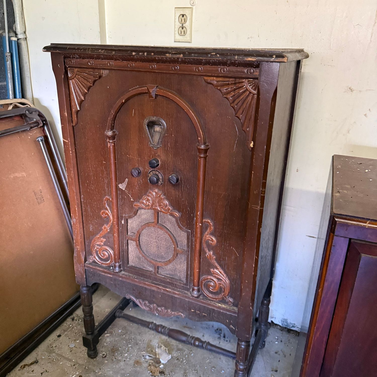 Antique floor radio, appears to have all parts, needs repair, 43 Antique floor radio, appears to have all parts, needs repair, 43"H x 24"W x 14"D