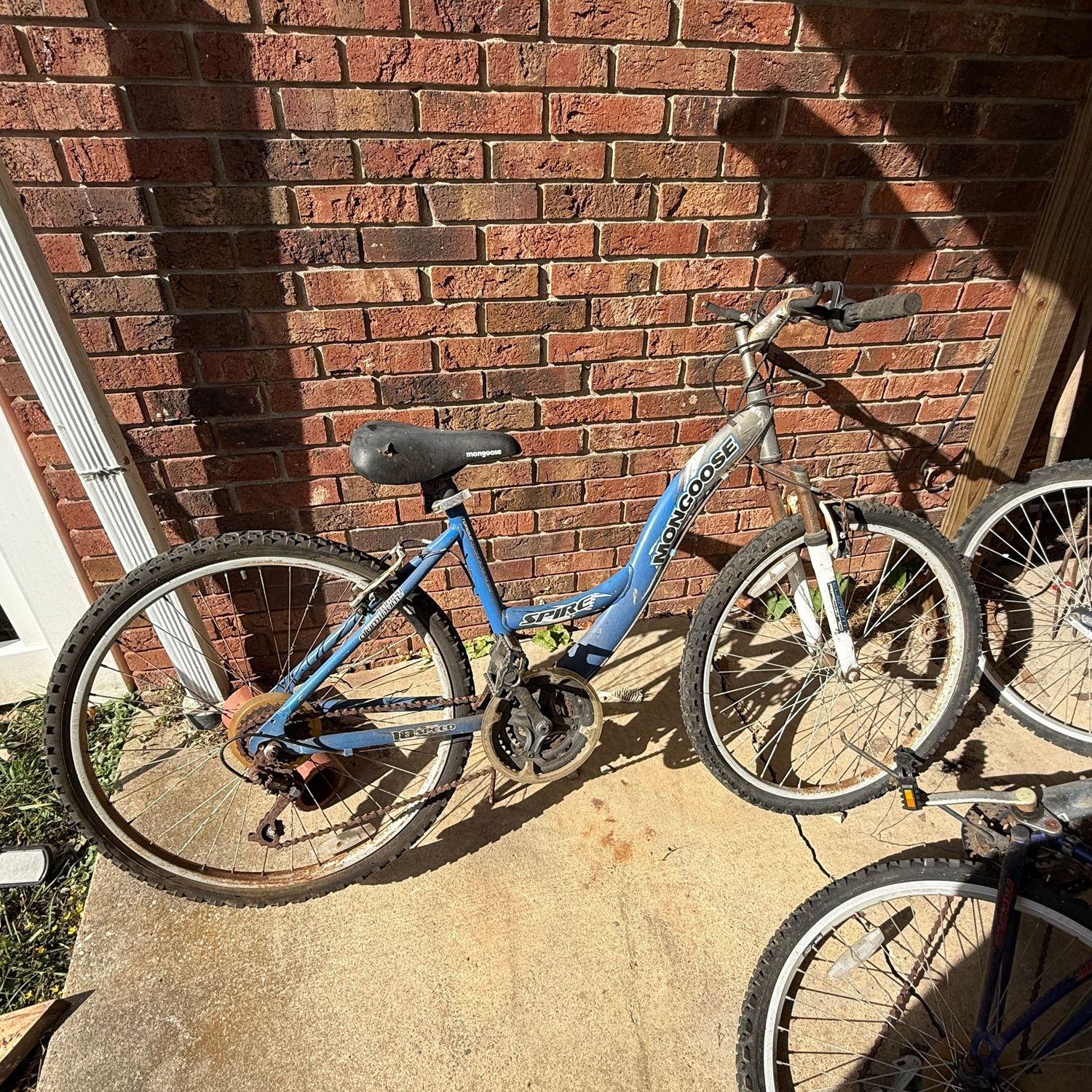 Mongoose Spire bike, needs work, great for parts Mongoose Spire bike, needs work, great for parts