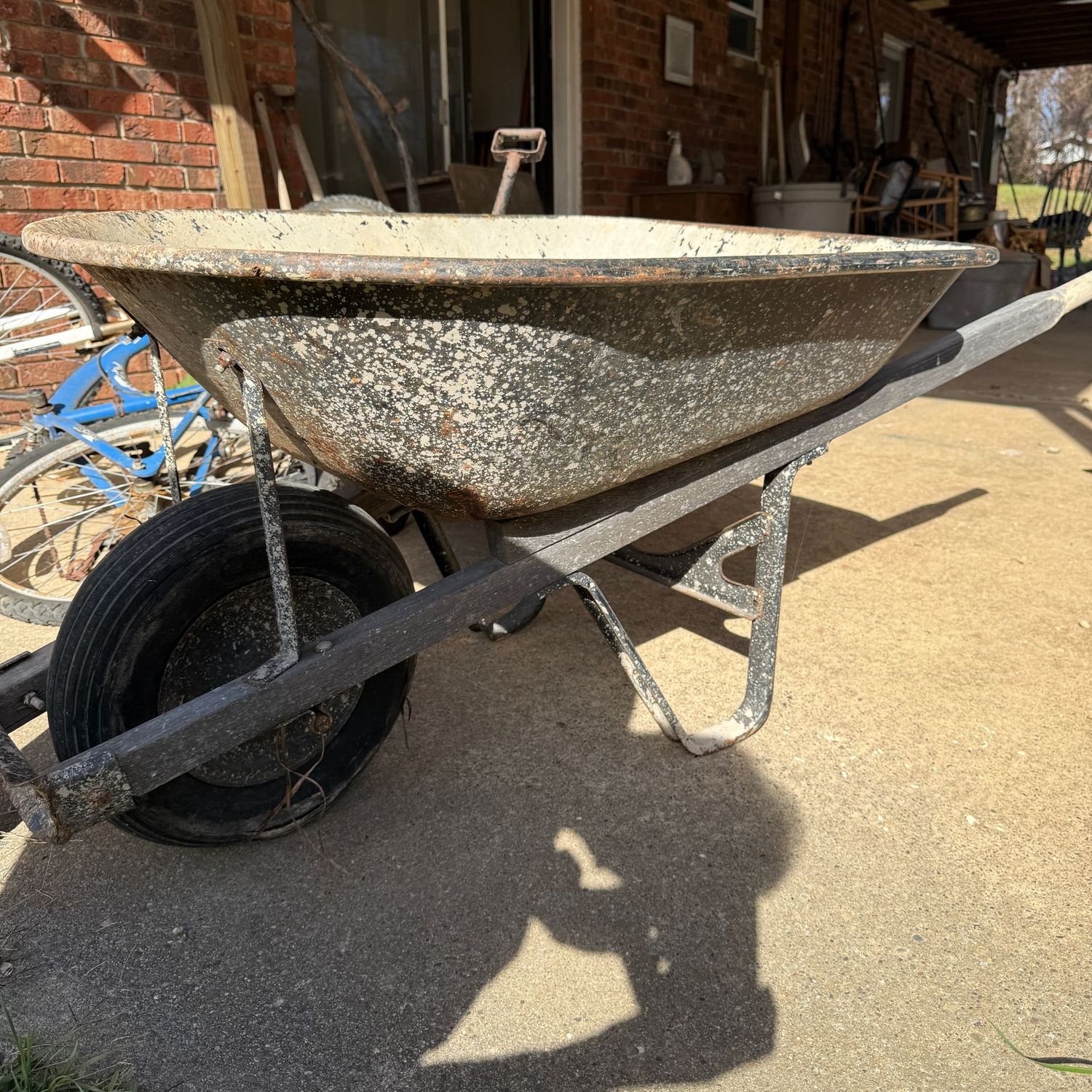 True Temper 5 cu ft. capacity metal wheelbarrow, some wear, needs a new tire True Temper 5 cu ft. capacity metal wheelbarrow, some wear, needs a new tire