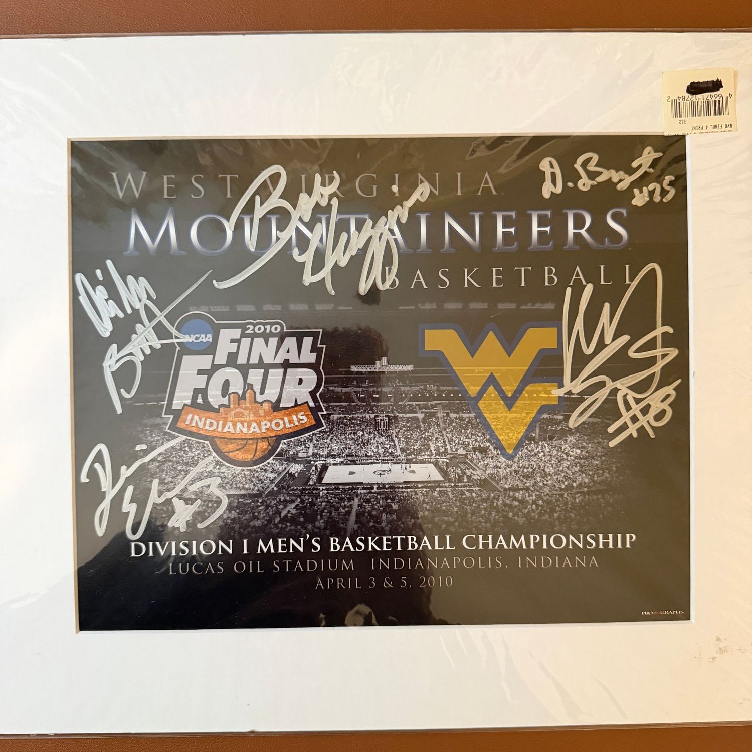 Autographed 8x10 #83 Devon Ebanks, Darryl Bryant, Kevin Jones, Bob Huggins 2010 Final Four Arena with matting