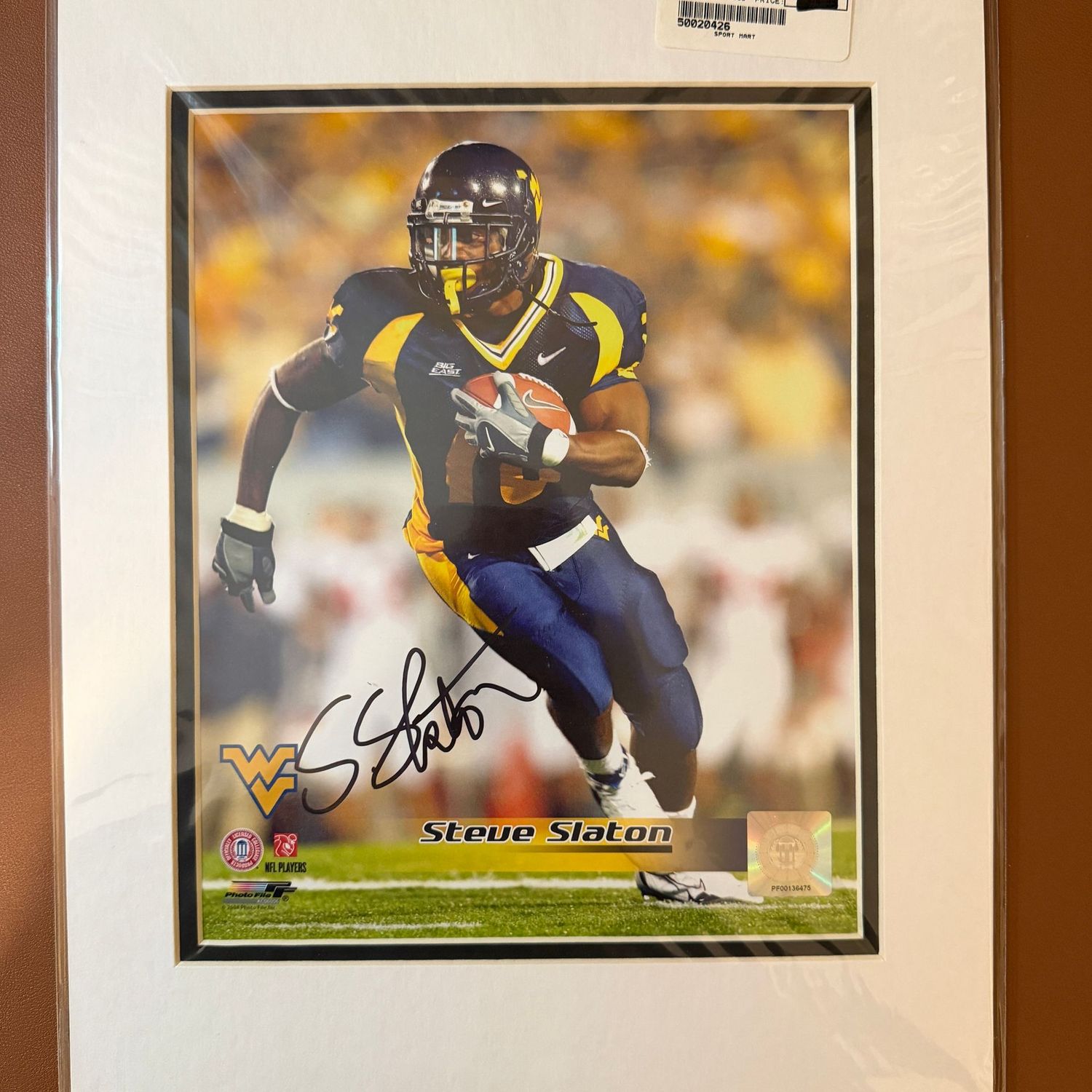 Autographed 8x10 #84 Steve Slaton with matting