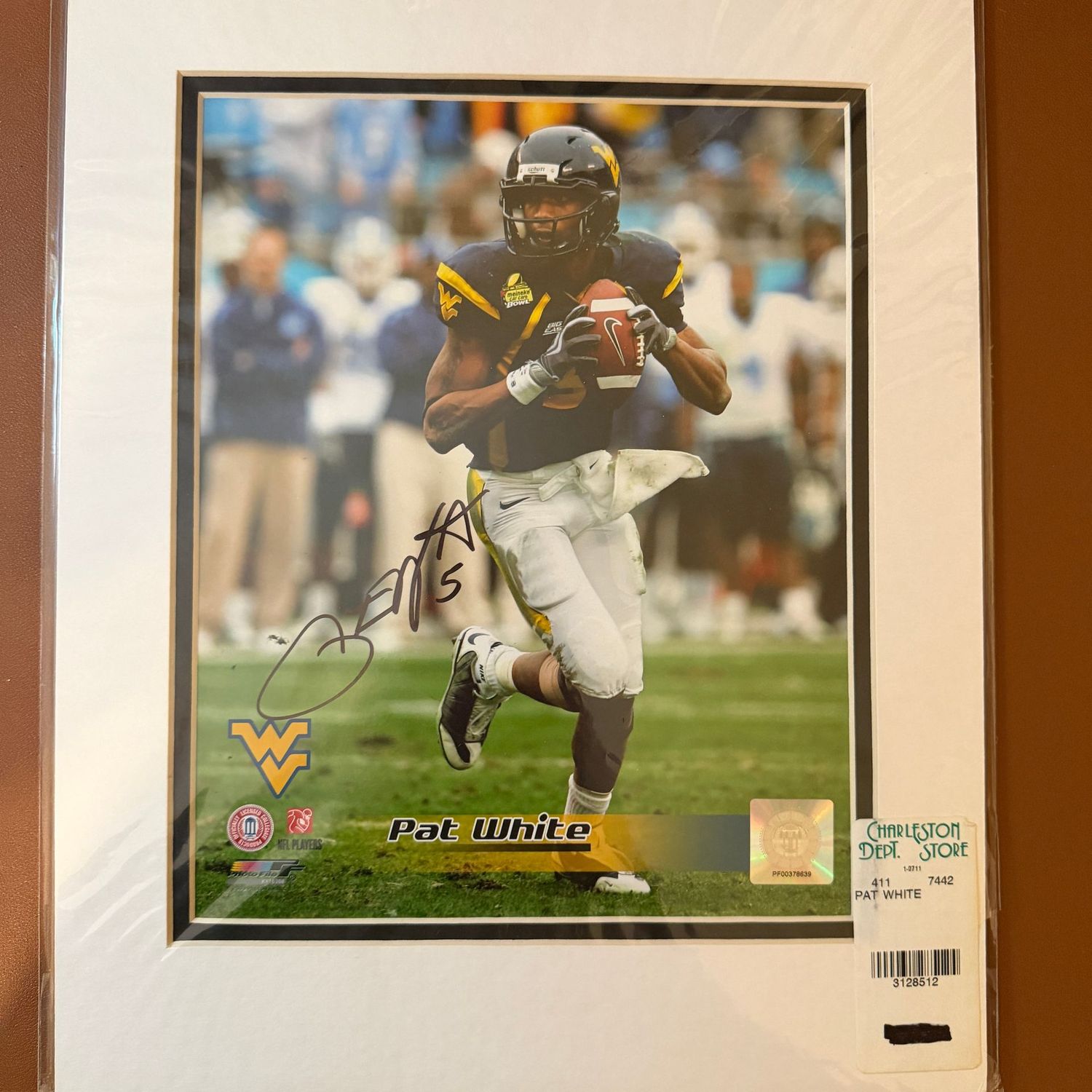 Autographed 8x10 #85 Pat White with matting