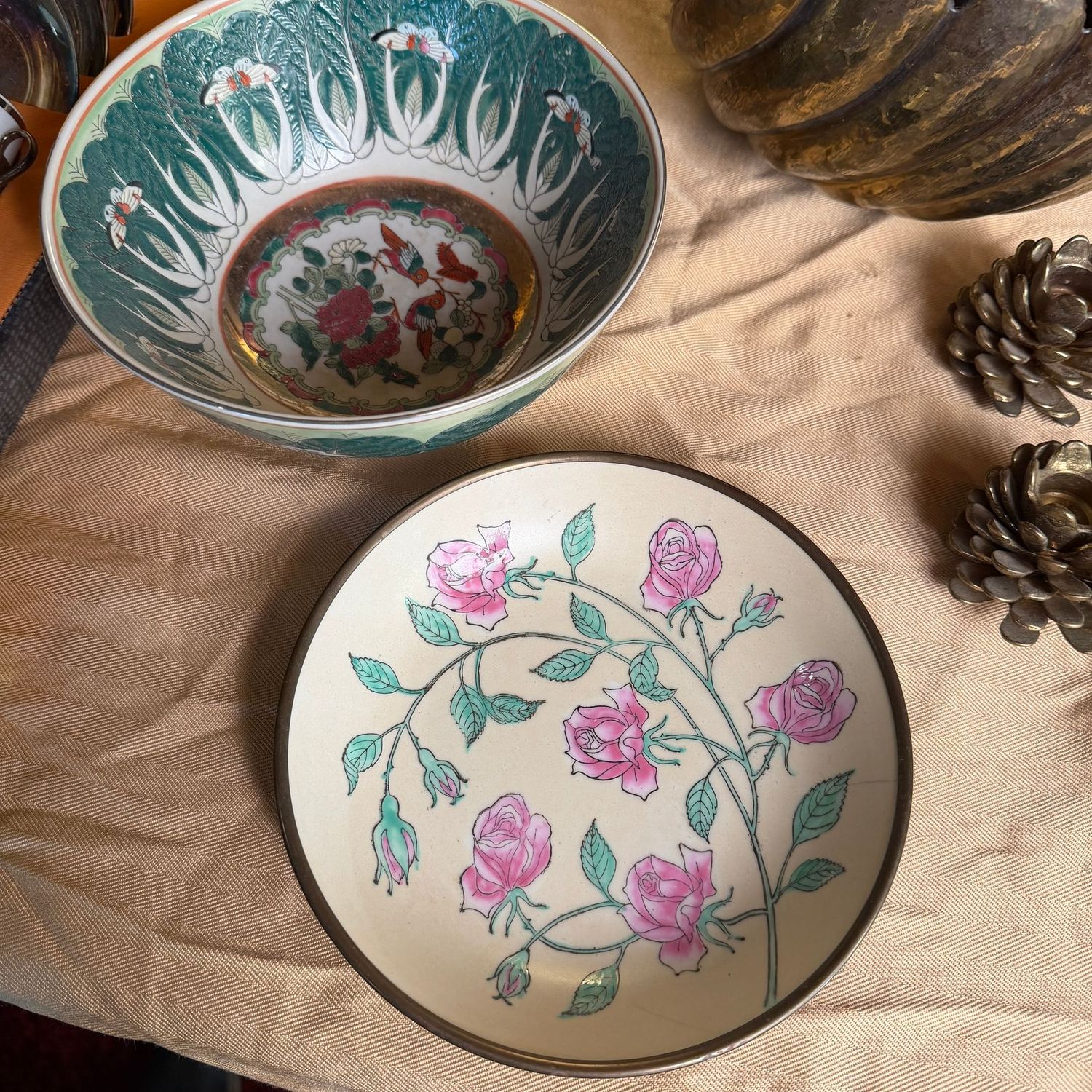 Chinoiserie porcelain green bowl and pink rose dish set in brass (dish has a hairline), 7"W