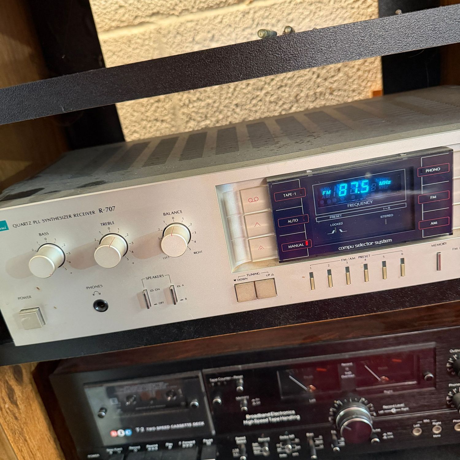 Sansui quarts PLL Synthesizer Receiver R-707, not fully tested, does turn on