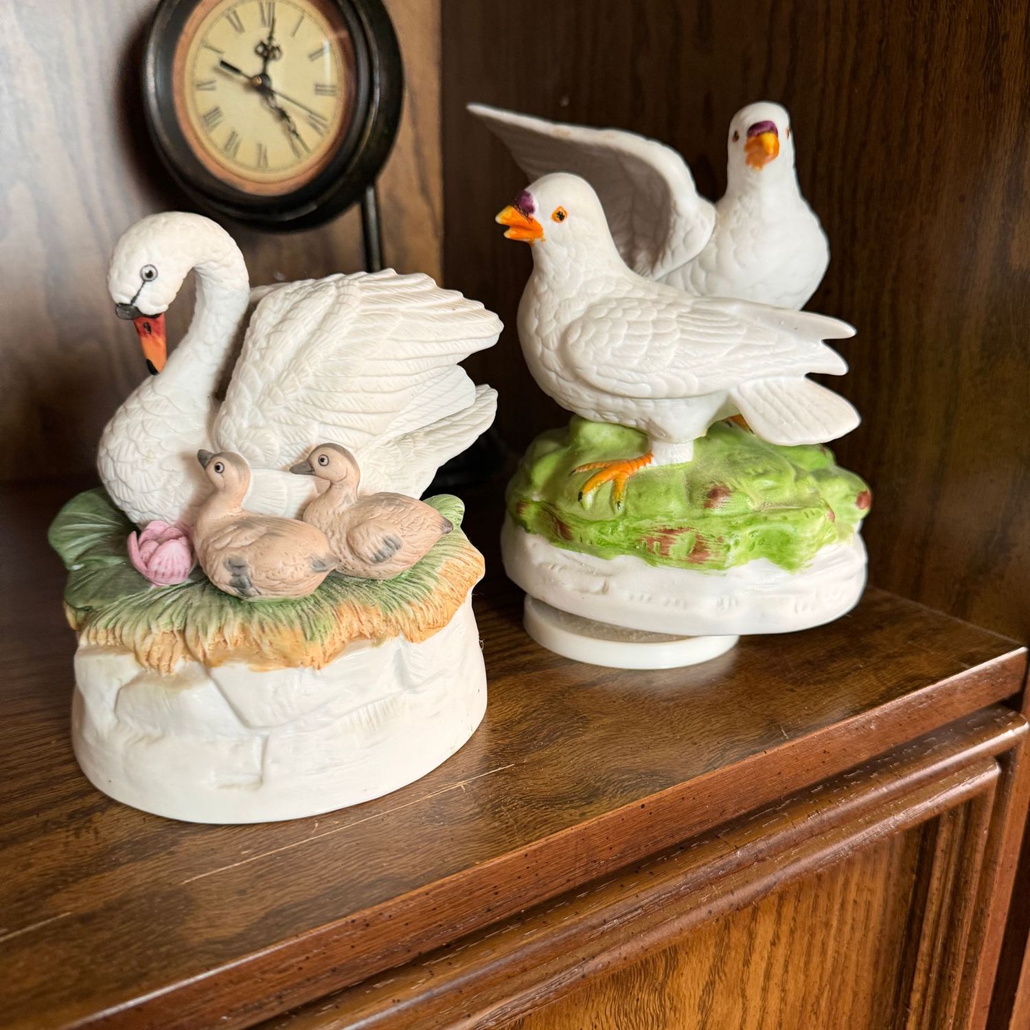 Porcelain Swan figurine & doves with Music boxn 8"