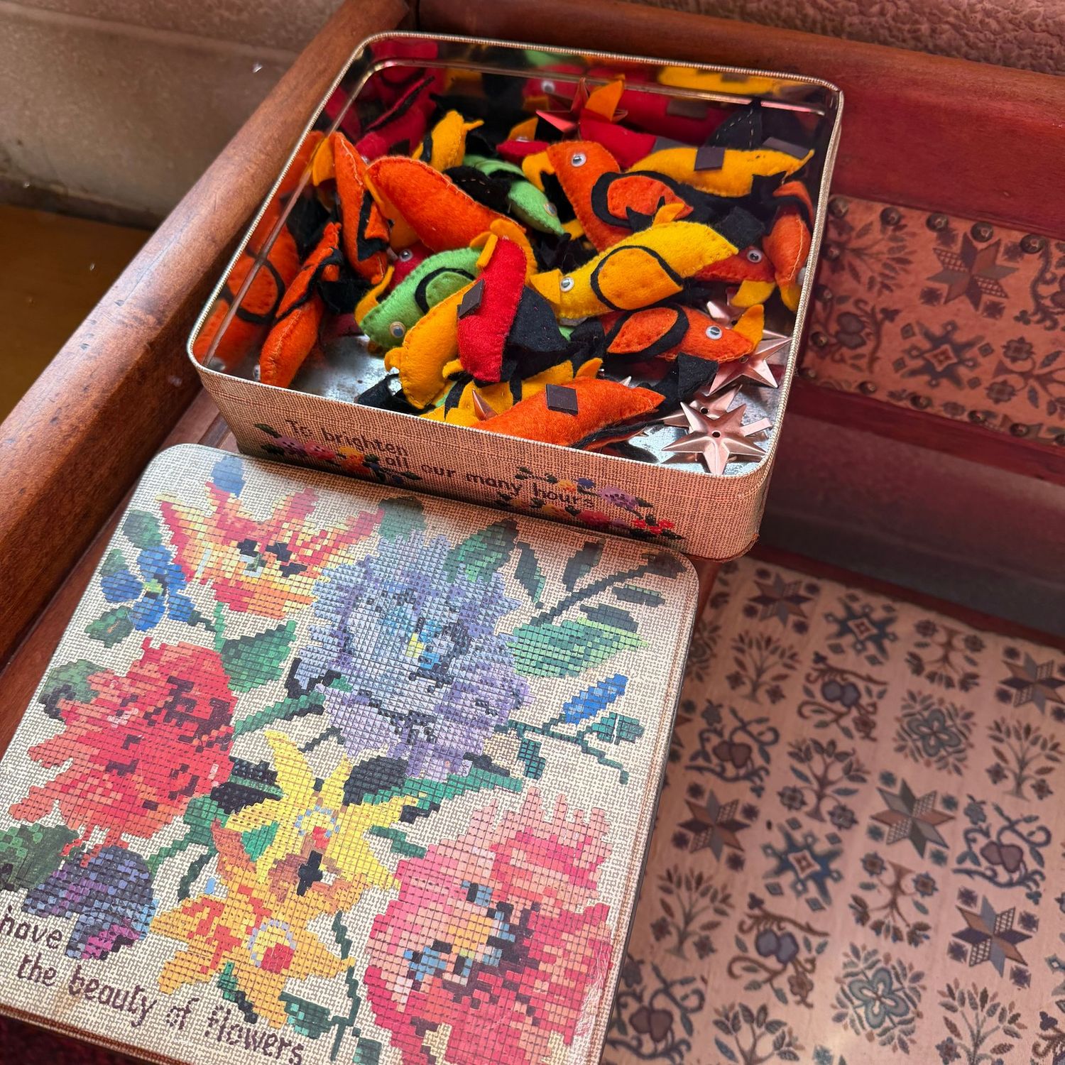 Floral tin with felt birds (all approx. 2-3"), most have magnets attached