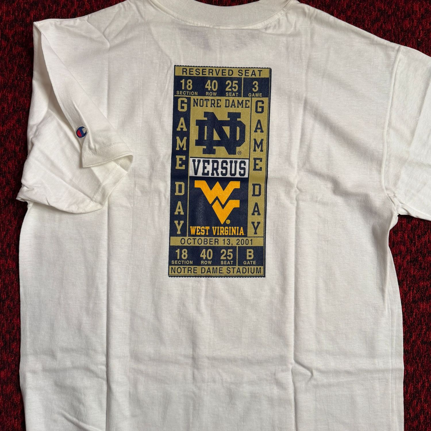 Vintage t-shirt (unworn) 2001 Notre Dame vs. WVU West Virginia University, size L